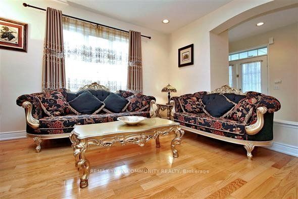 33 GOLDEN OAK Avenue, Richmond Hill, ON L4S 1Y6 photo 3