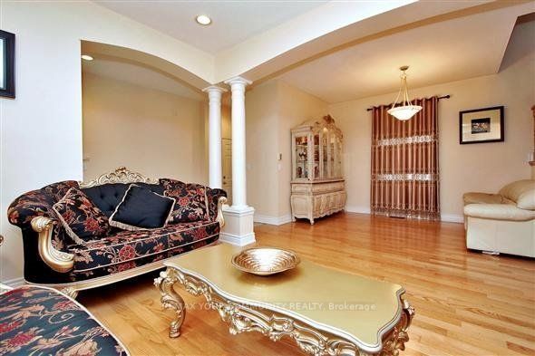 33 GOLDEN OAK Avenue, Richmond Hill, ON L4S 1Y6 photo 4