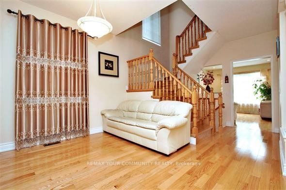 33 GOLDEN OAK Avenue, Richmond Hill, ON L4S 1Y6 photo 5