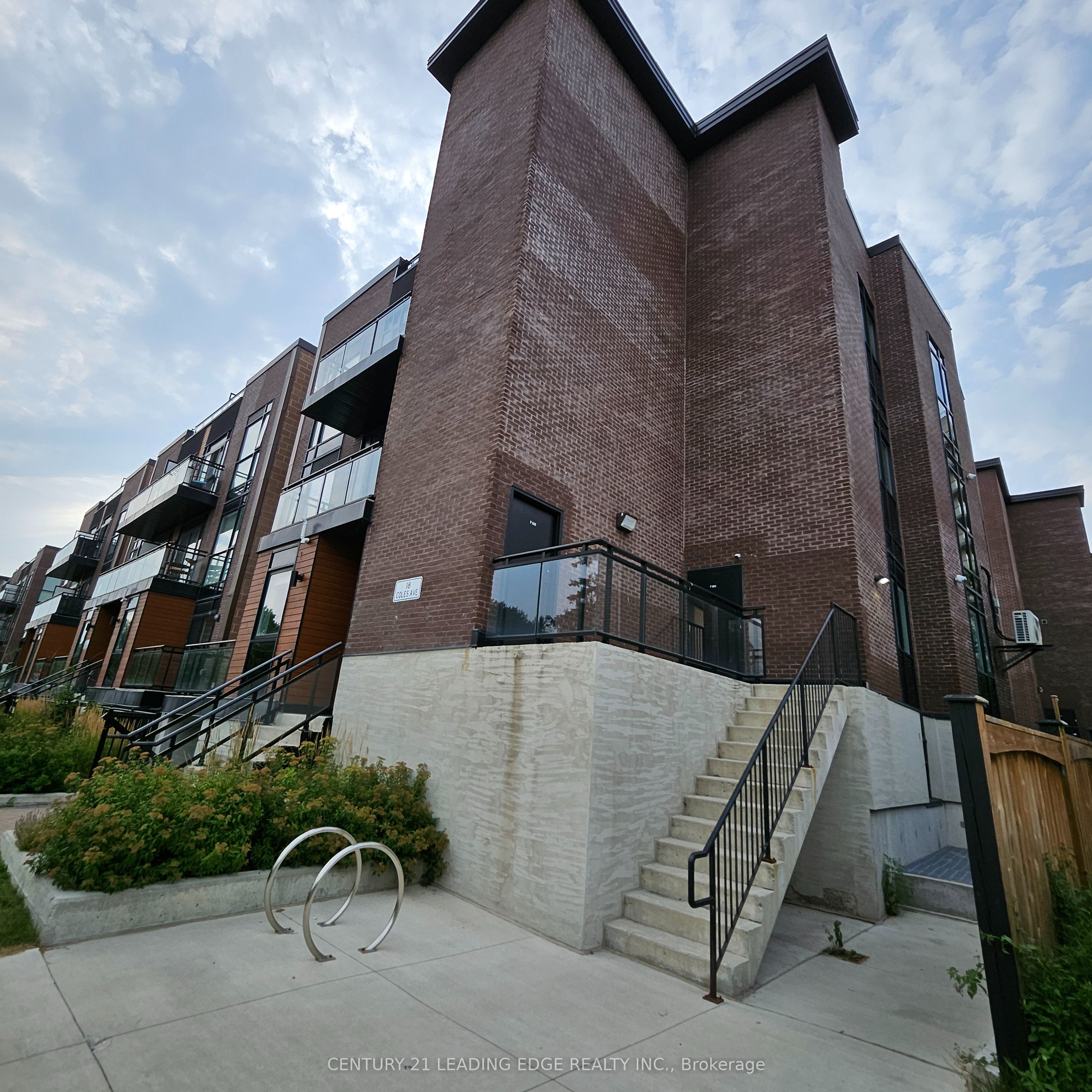 18 Coles Avenue 603, Vaughan, ON L4L 1L9 photo 3