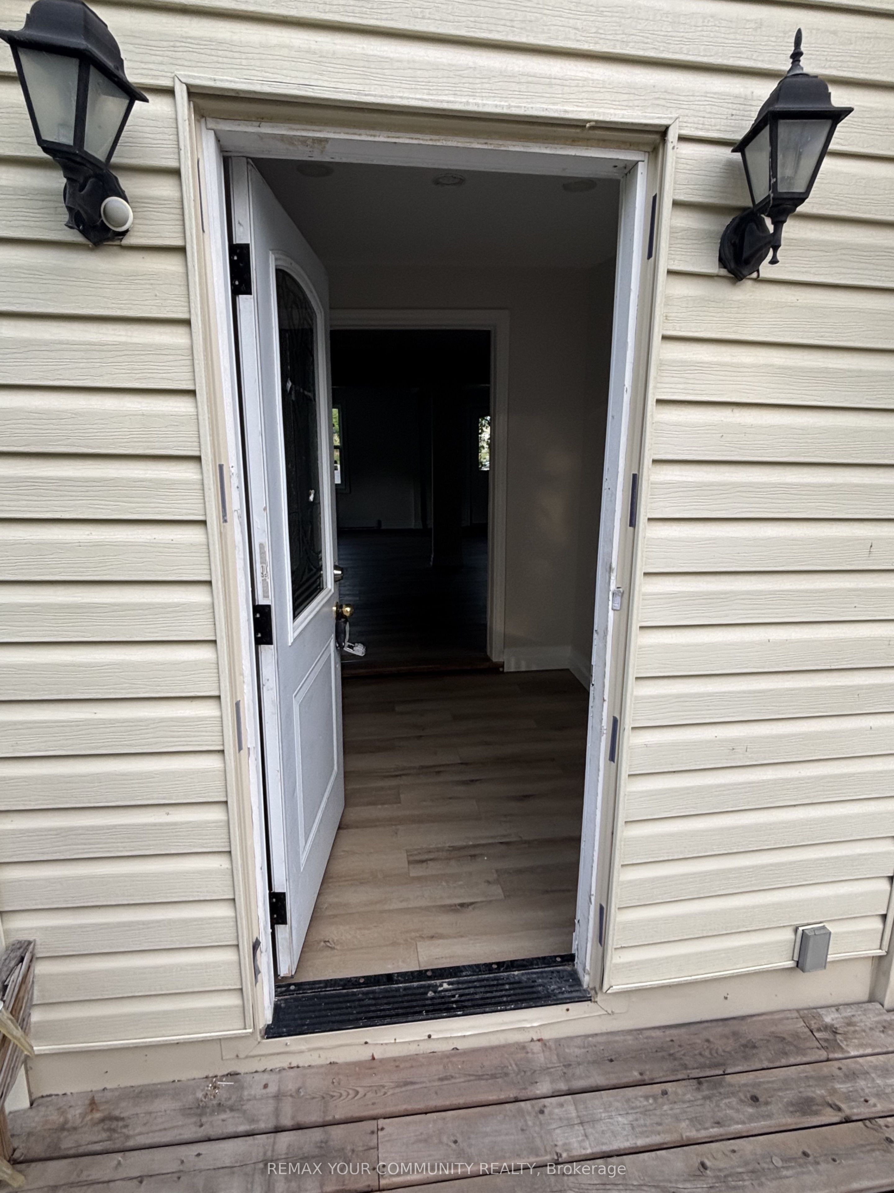 262 The Queensway Road S, Georgina, ON L4P 2B1 photo 4