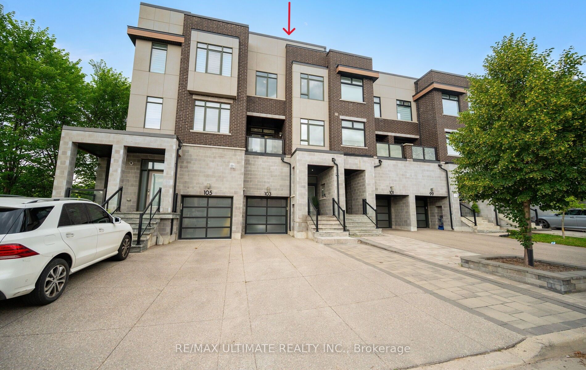 103 Glenngarry Crescent, Vaughan, ON L6A 4Z5 photo 2