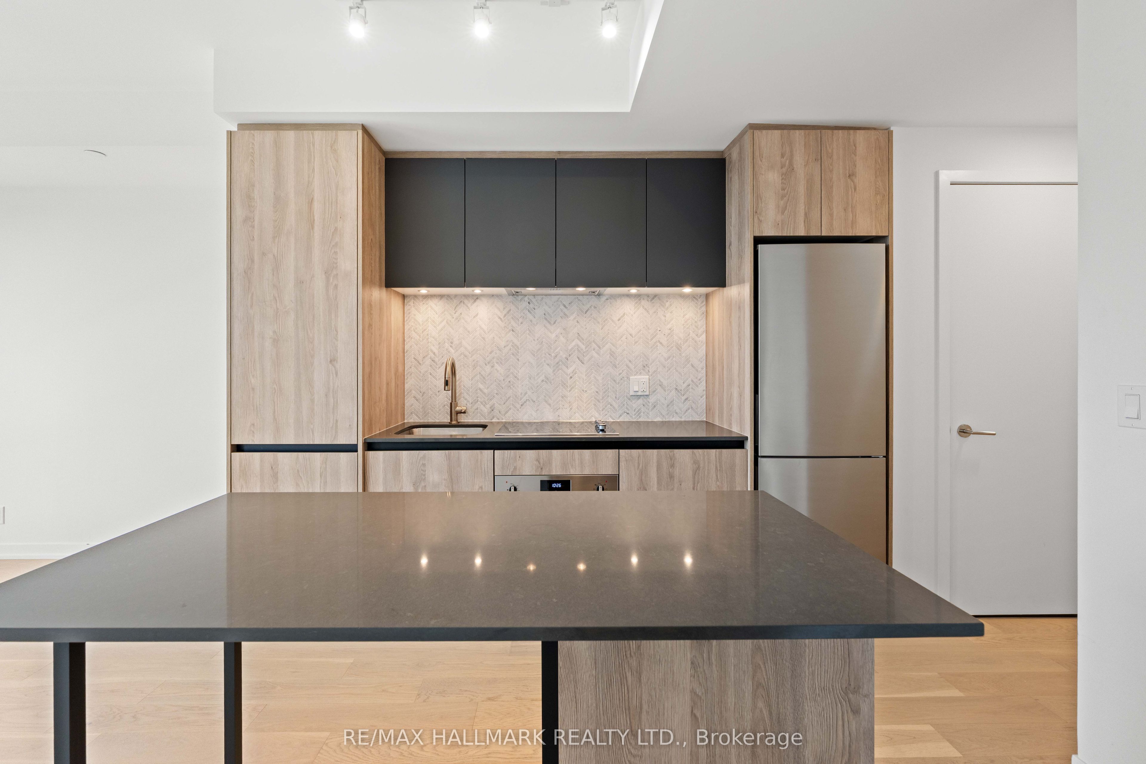 7950 Bathurst Street 1524, Vaughan, ON L4J 0L4 photo 3