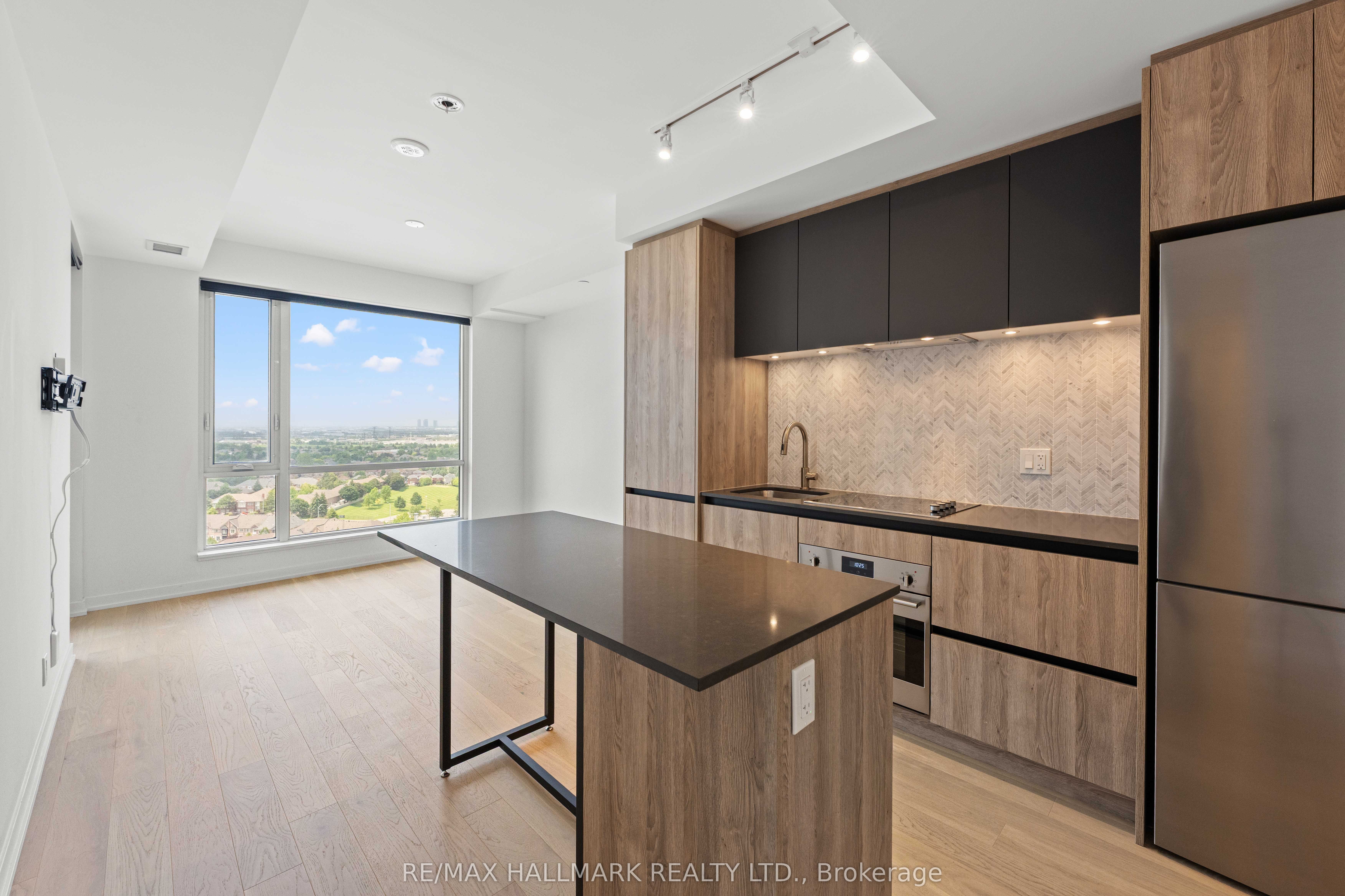 7950 Bathurst Street 1524, Vaughan, ON L4J 0L4 photo 5