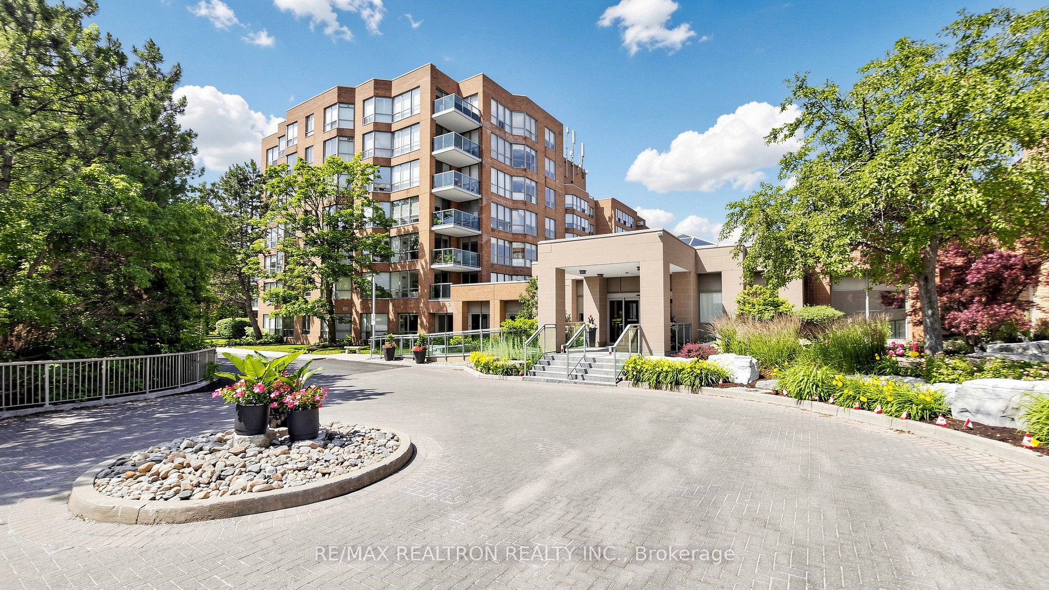 14924 Yonge Street 521, Aurora, ON L4G 1M7