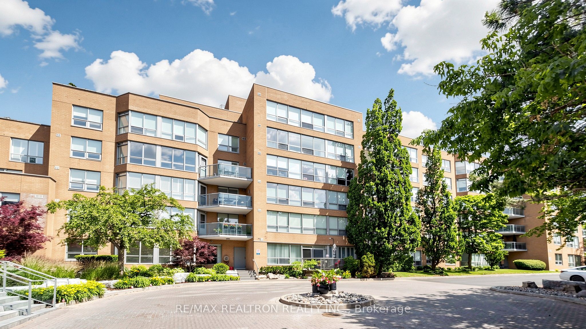 14924 Yonge Street 521, Aurora, ON L4G 1M7 photo 2