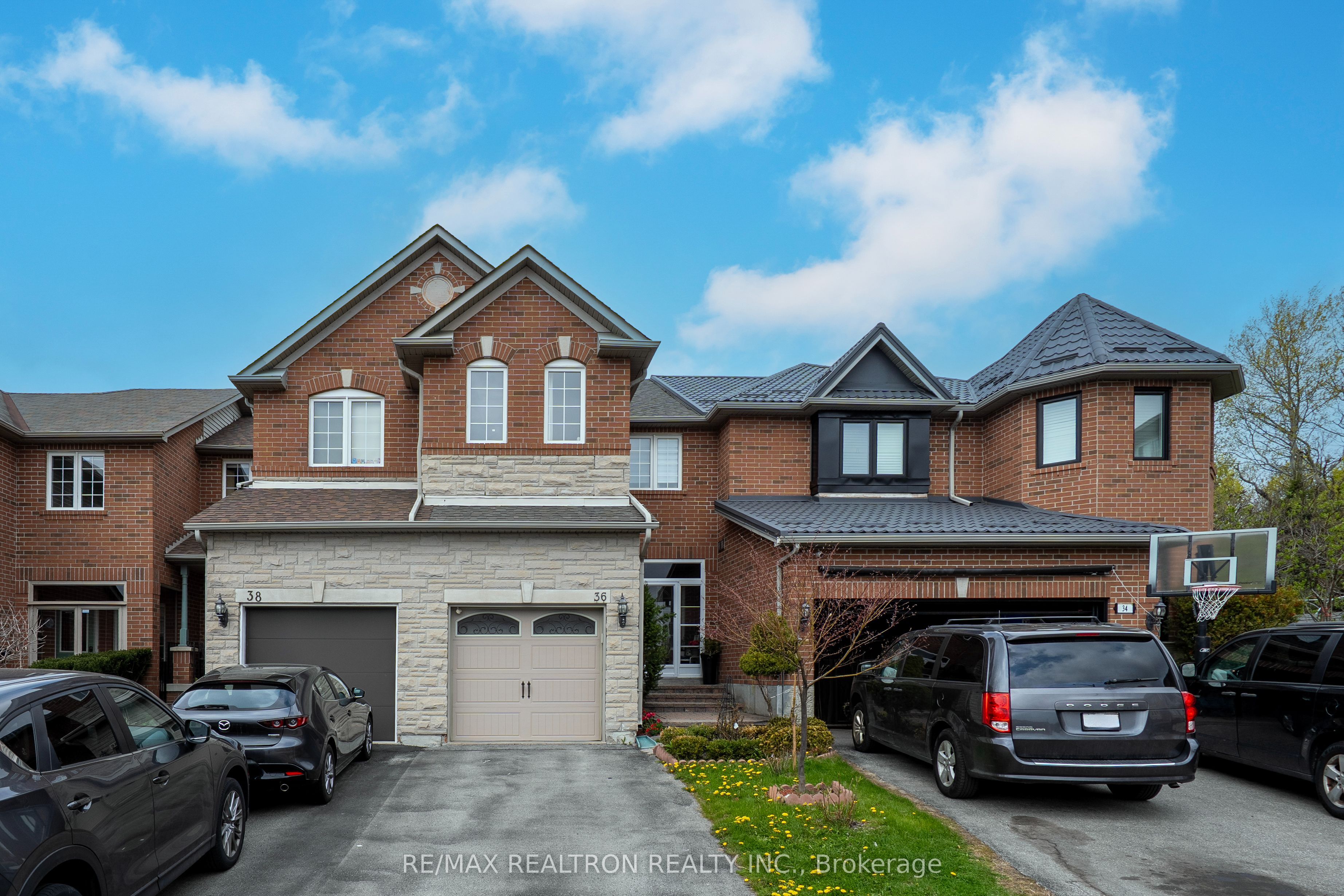 36 Edgemont Court, Richmond Hill, ON L4S 2H8