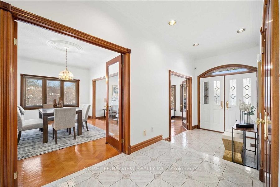 49 Lund Street, Richmond Hill, ON L4C 9V7 photo 2
