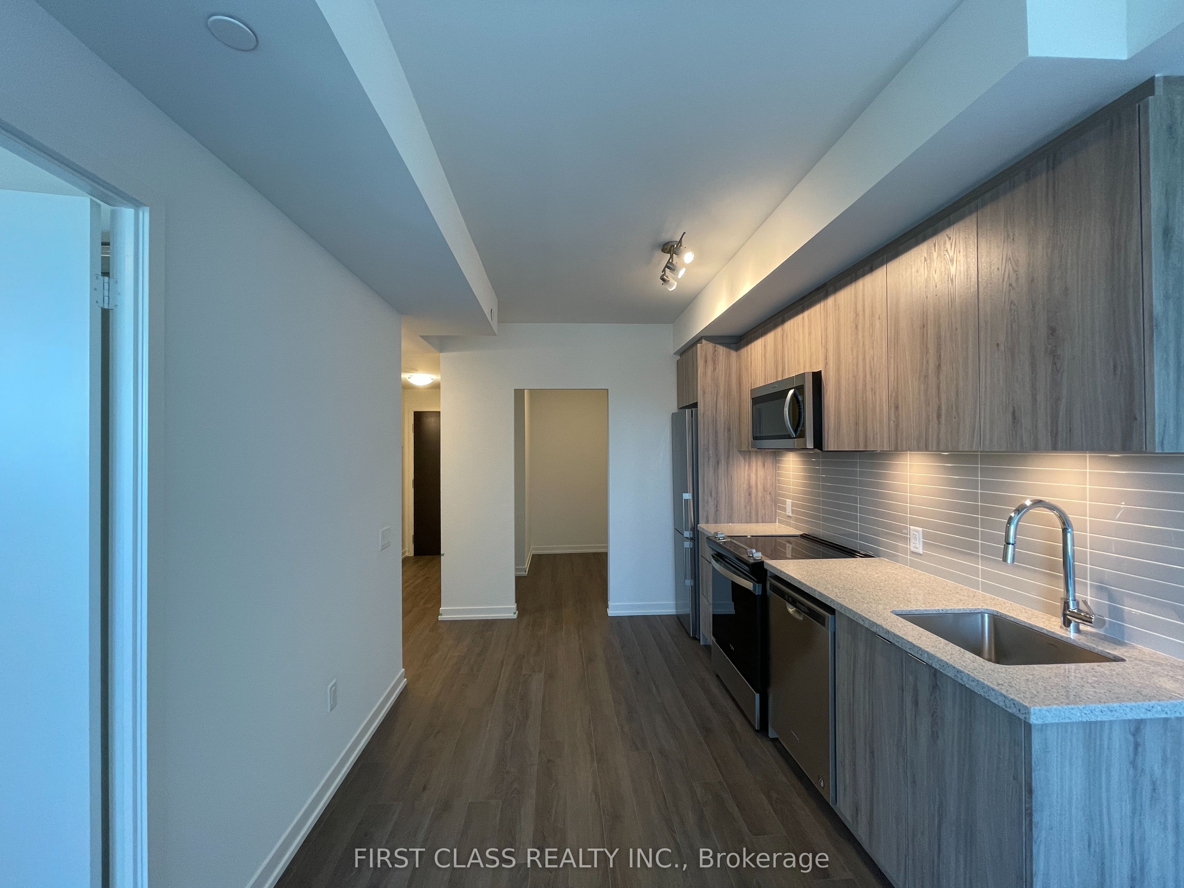 8868 Yonge Street 503E, Richmond Hill, ON L4C 1Z8 photo 5