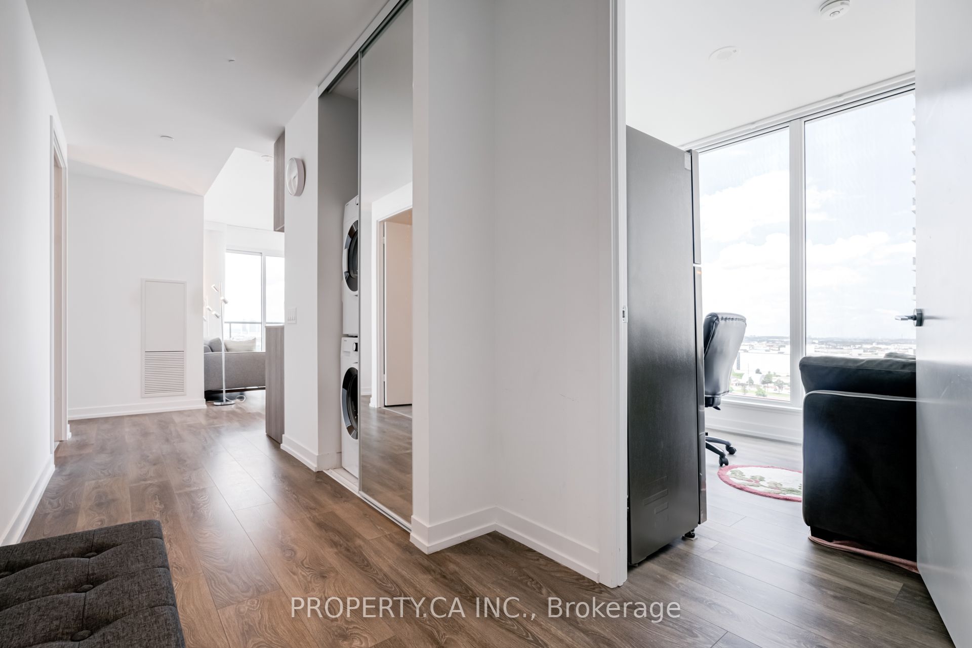 898 Portage Parkway 1602, Vaughan, ON L4K 2M7 photo 4