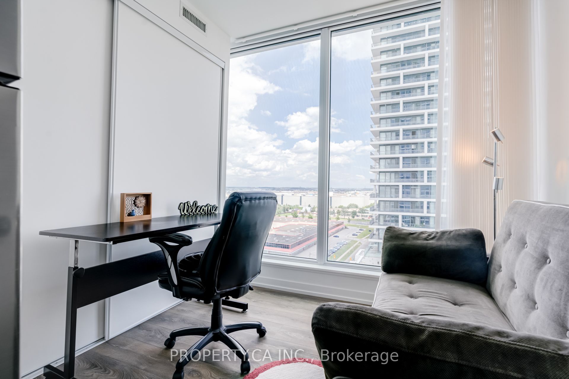 898 Portage Parkway 1602, Vaughan, ON L4K 2M7 photo 5