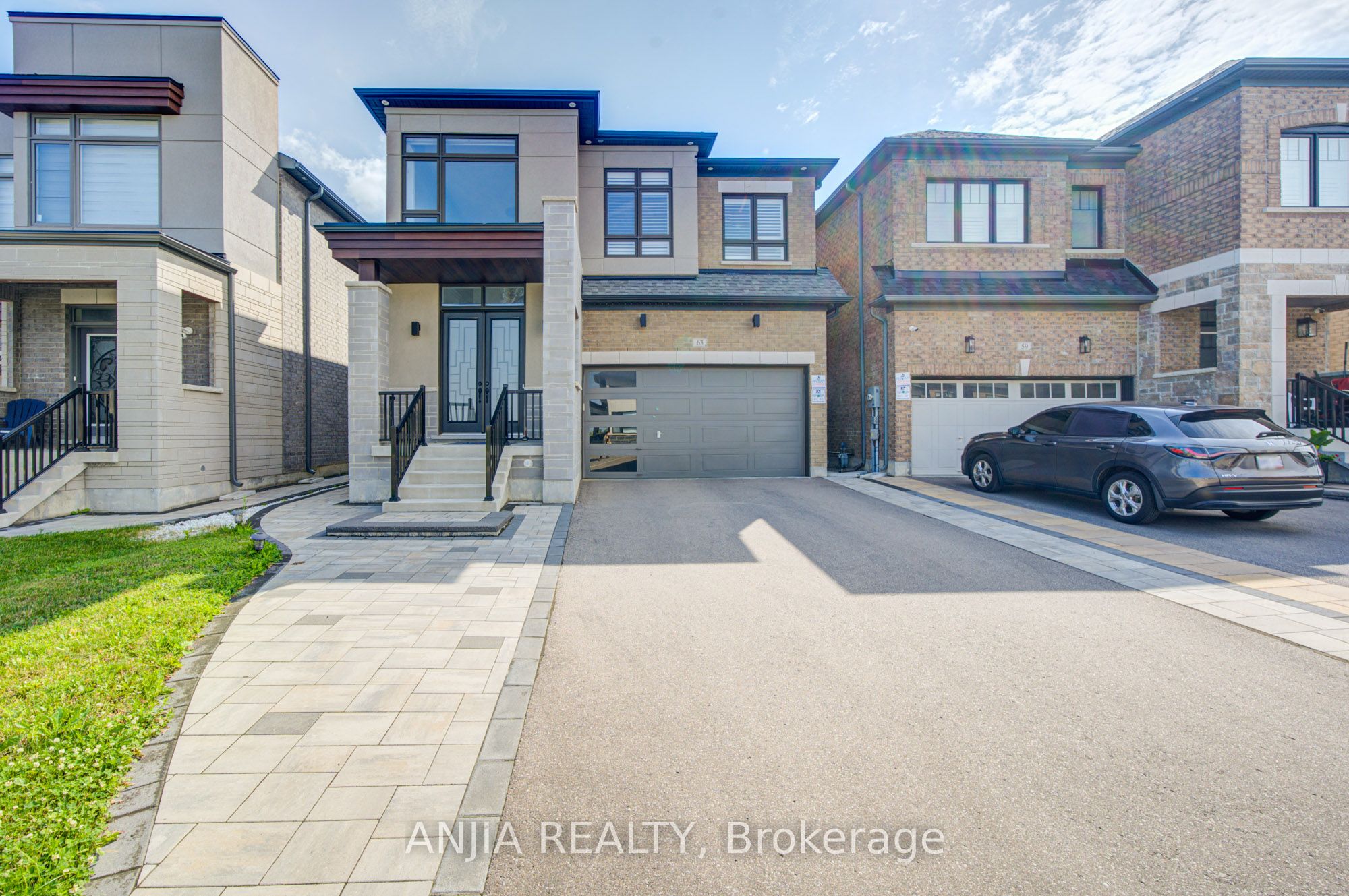 63 Suttonrail Way, Whitchurch-Stouffville, ON L4A 0E4 photo 2