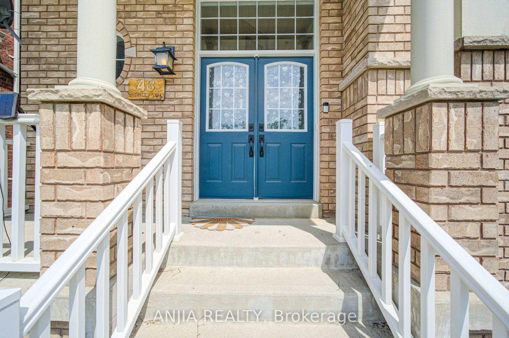 43 Manley Avenue, Whitchurch-Stouffville, ON L4A 0C5 photo 2