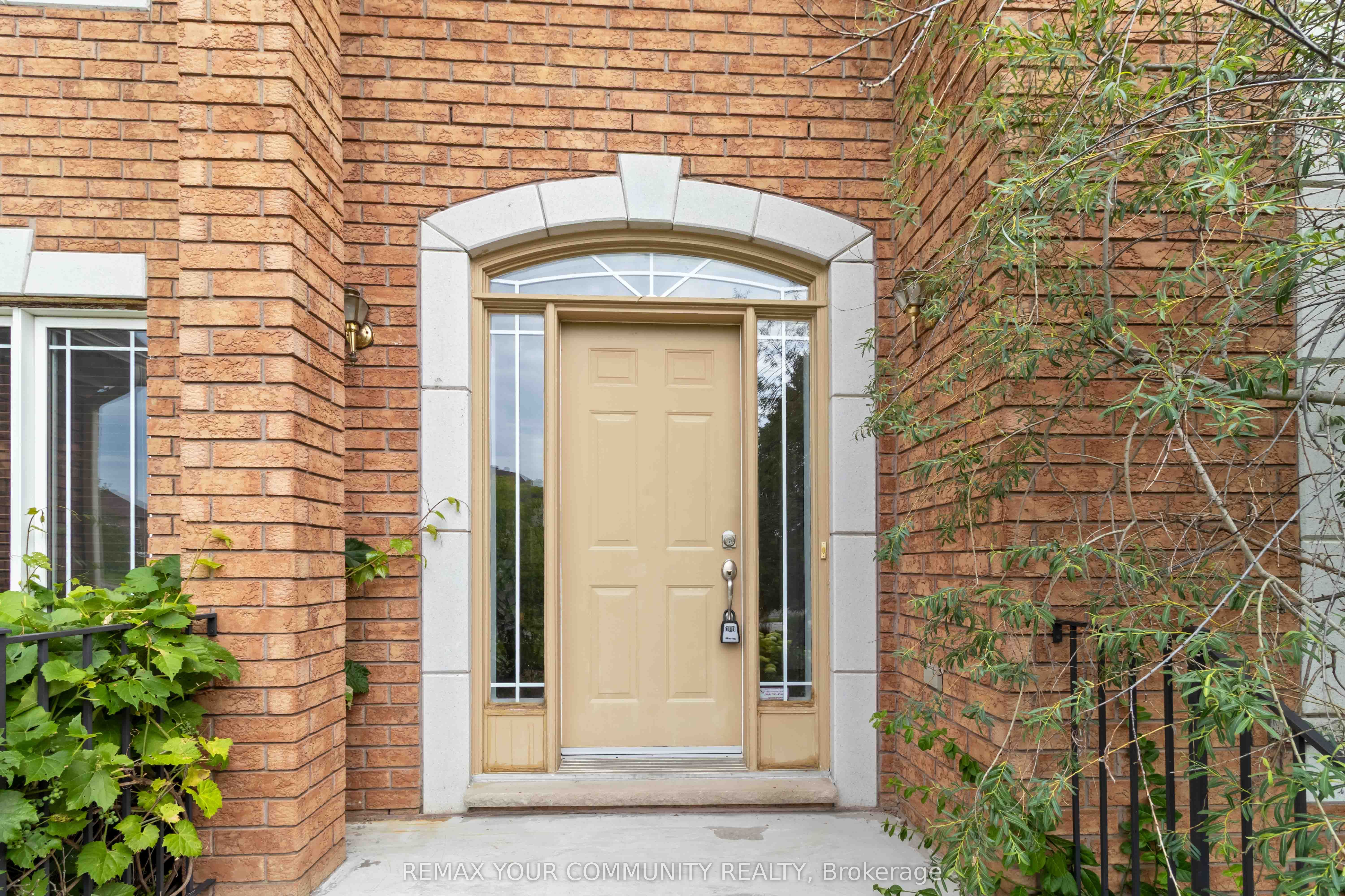 40 Hunterwood Chase, Vaughan, ON L6A 3R9 photo 4