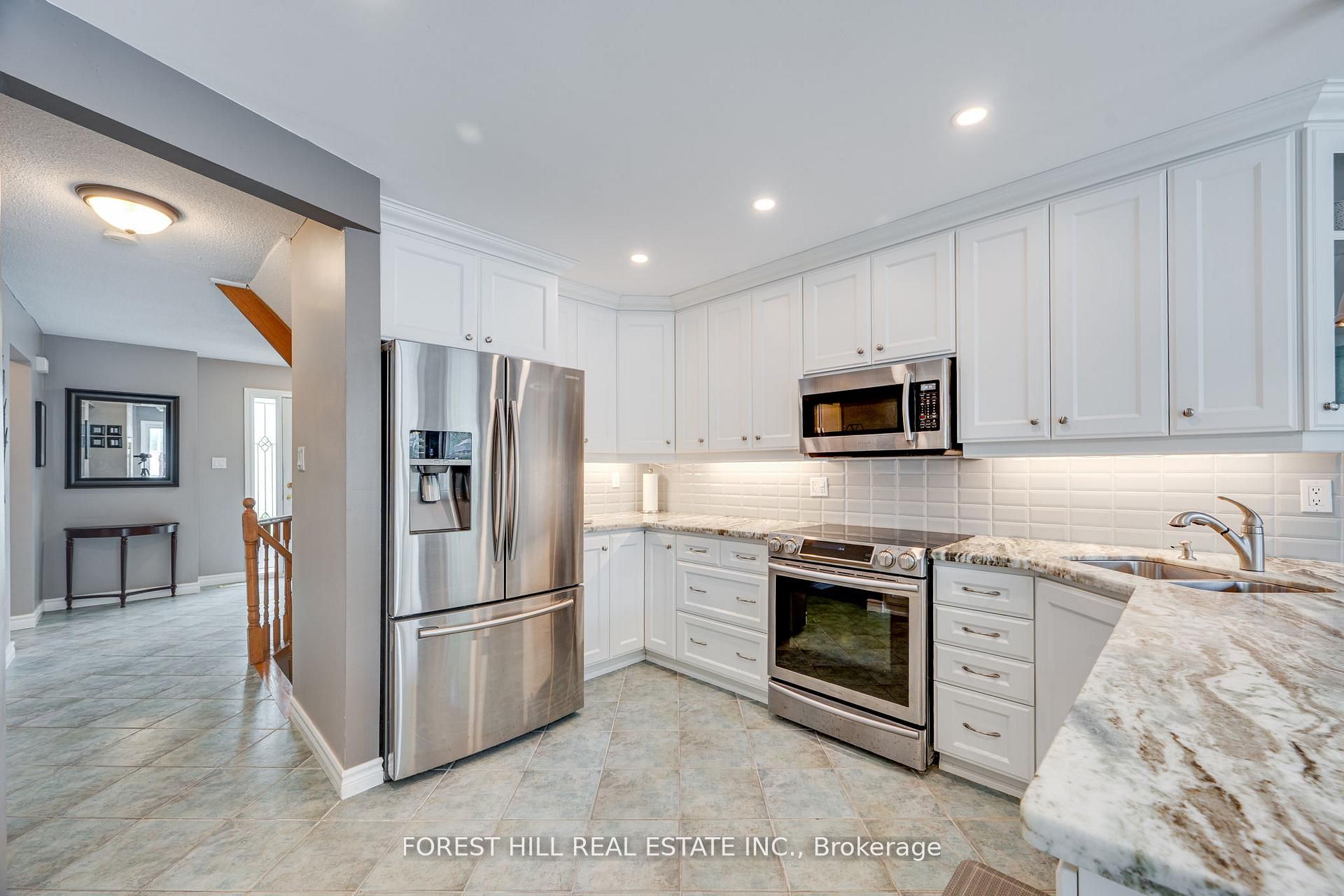 4 Milgate Place, Aurora, ON L4G 5R2 photo 5