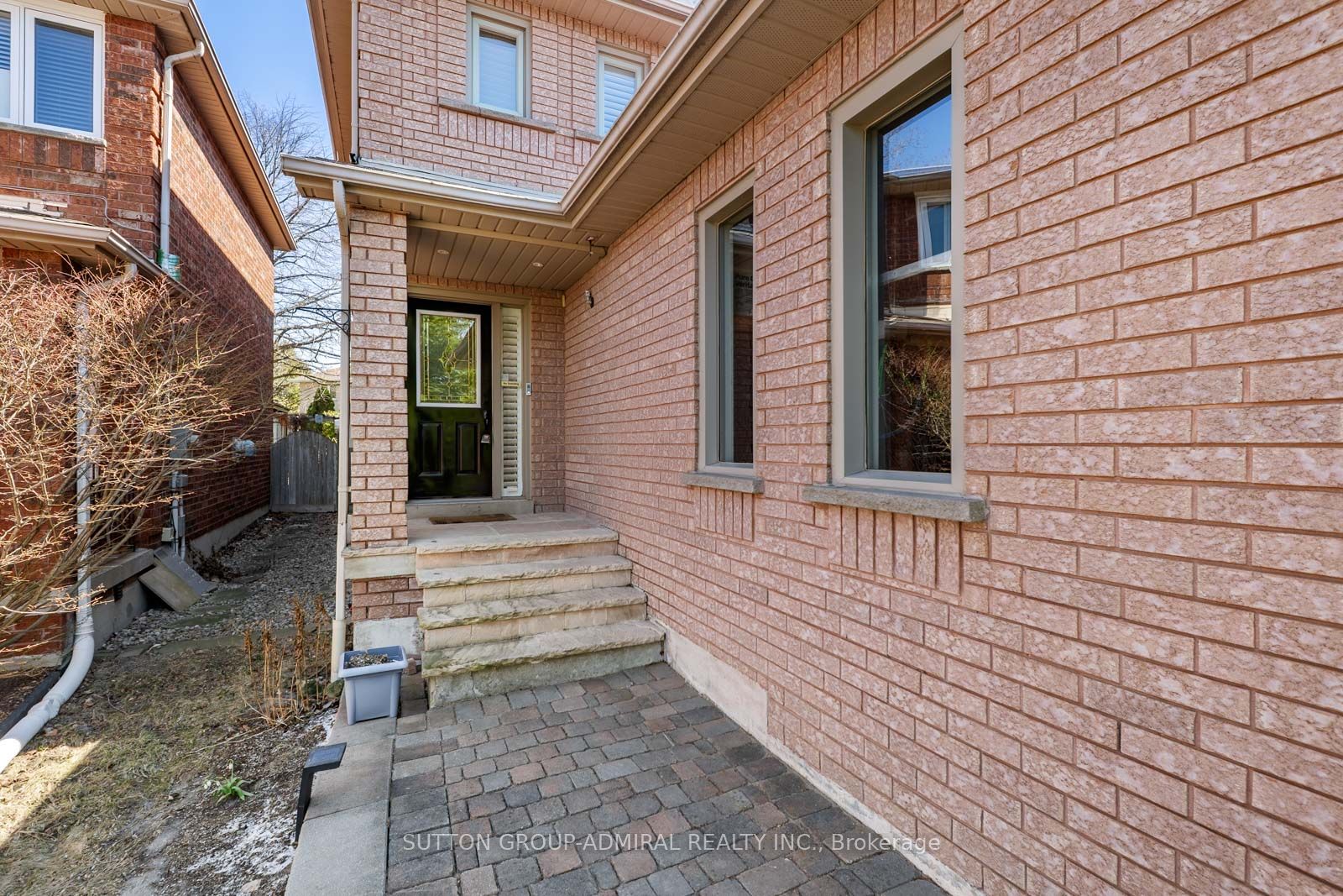 626 College Manor Drive, Newmarket, ON L3Y 8M7 photo 3