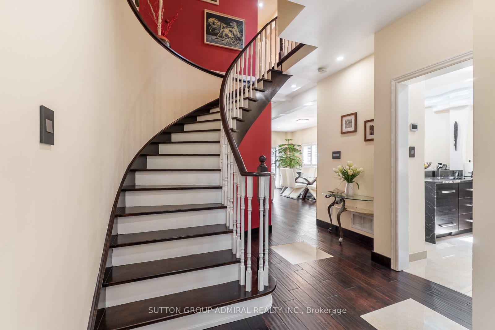 626 College Manor Drive, Newmarket, ON L3Y 8M7 photo 4
