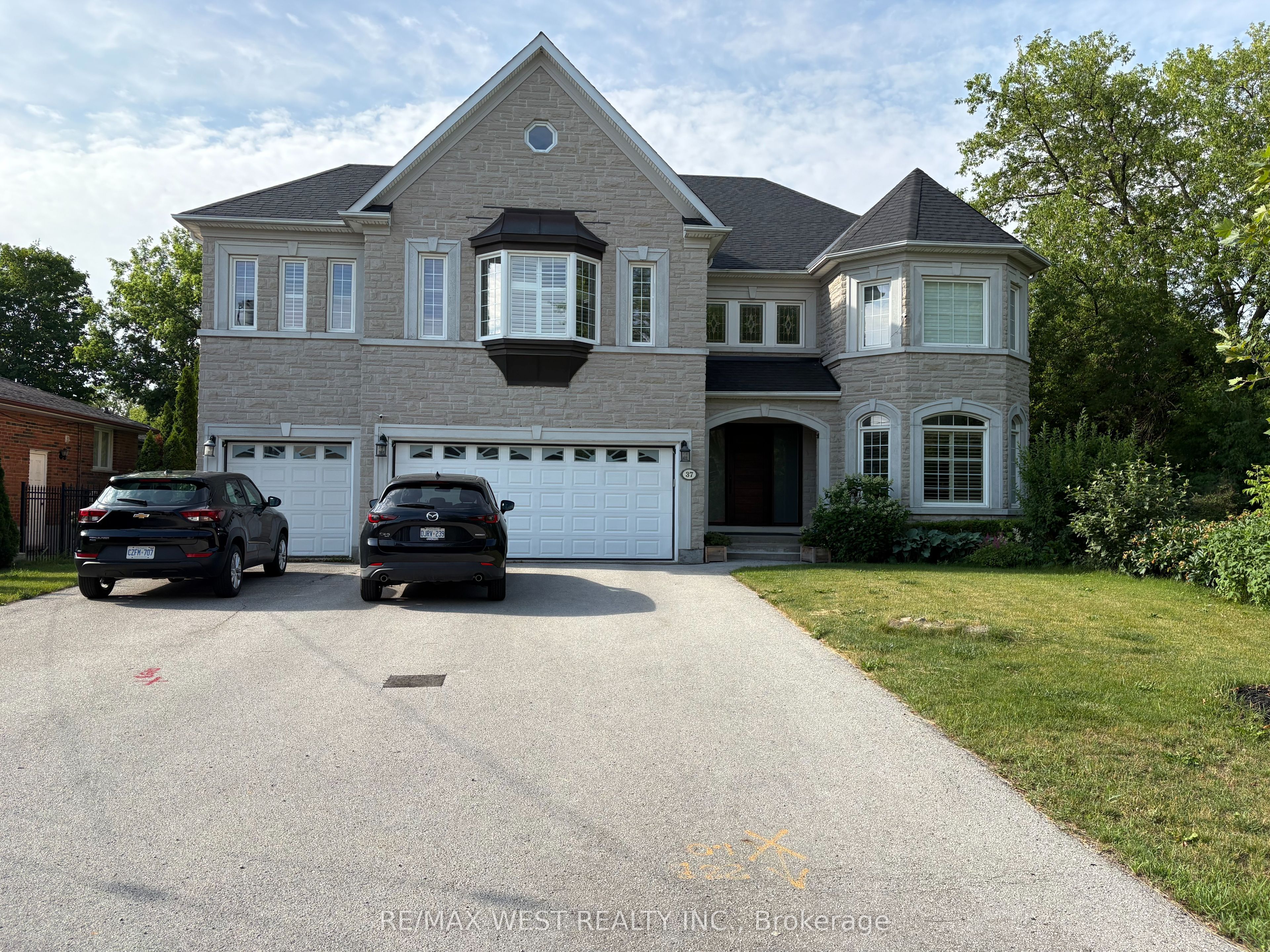 37 Maple Grove Avenue, Richmond Hill, ON L4E 2V1