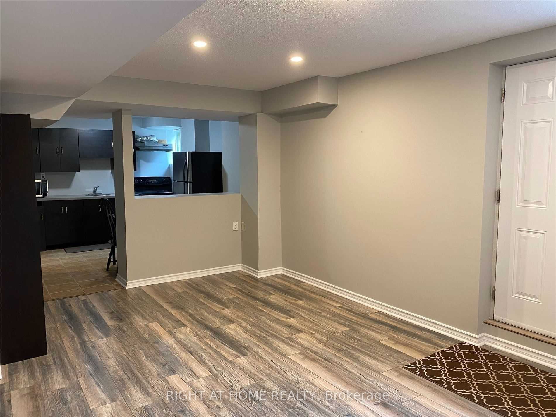 223 Woodspring Avenue Bsmt, Newmarket, ON L3X 3J4 photo 3