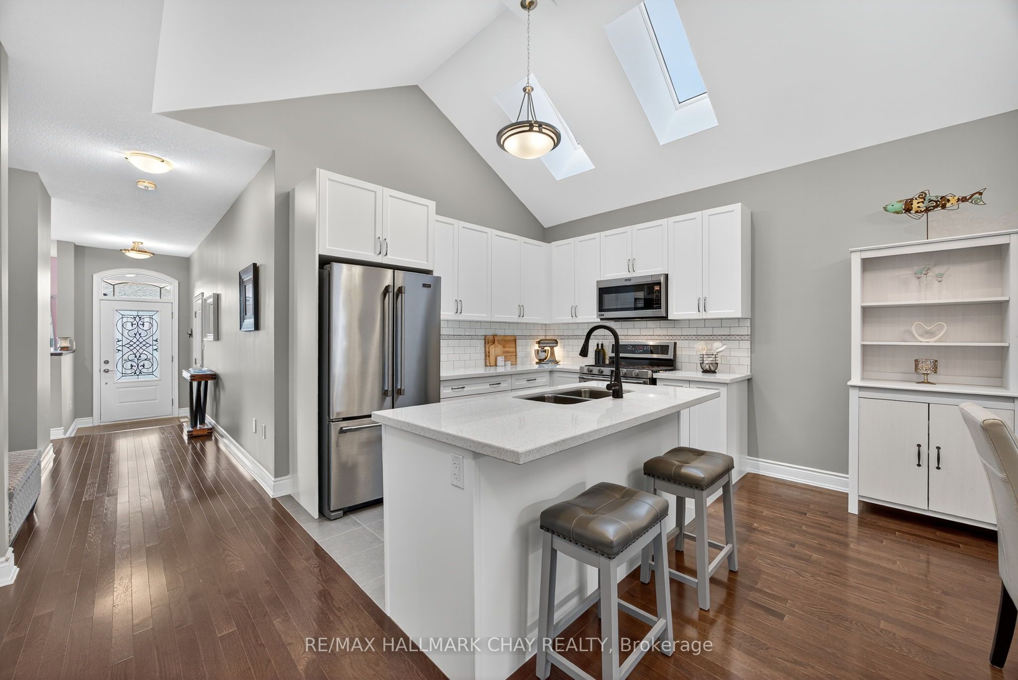 63 Summerhill Drive, New Tecumseth, ON L9R 0S8 photo 3