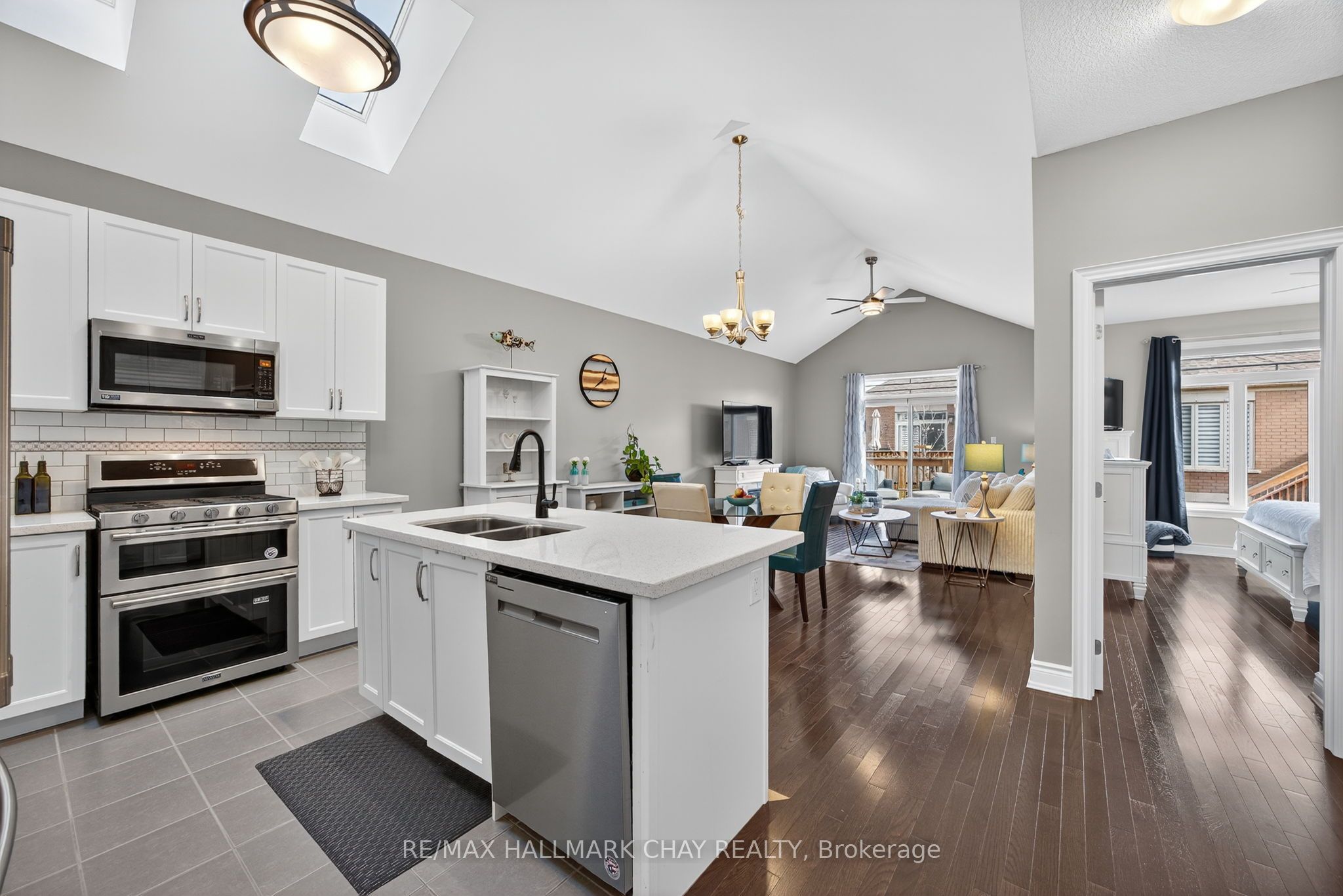 63 Summerhill Drive, New Tecumseth, ON L9R 0S8 photo 4