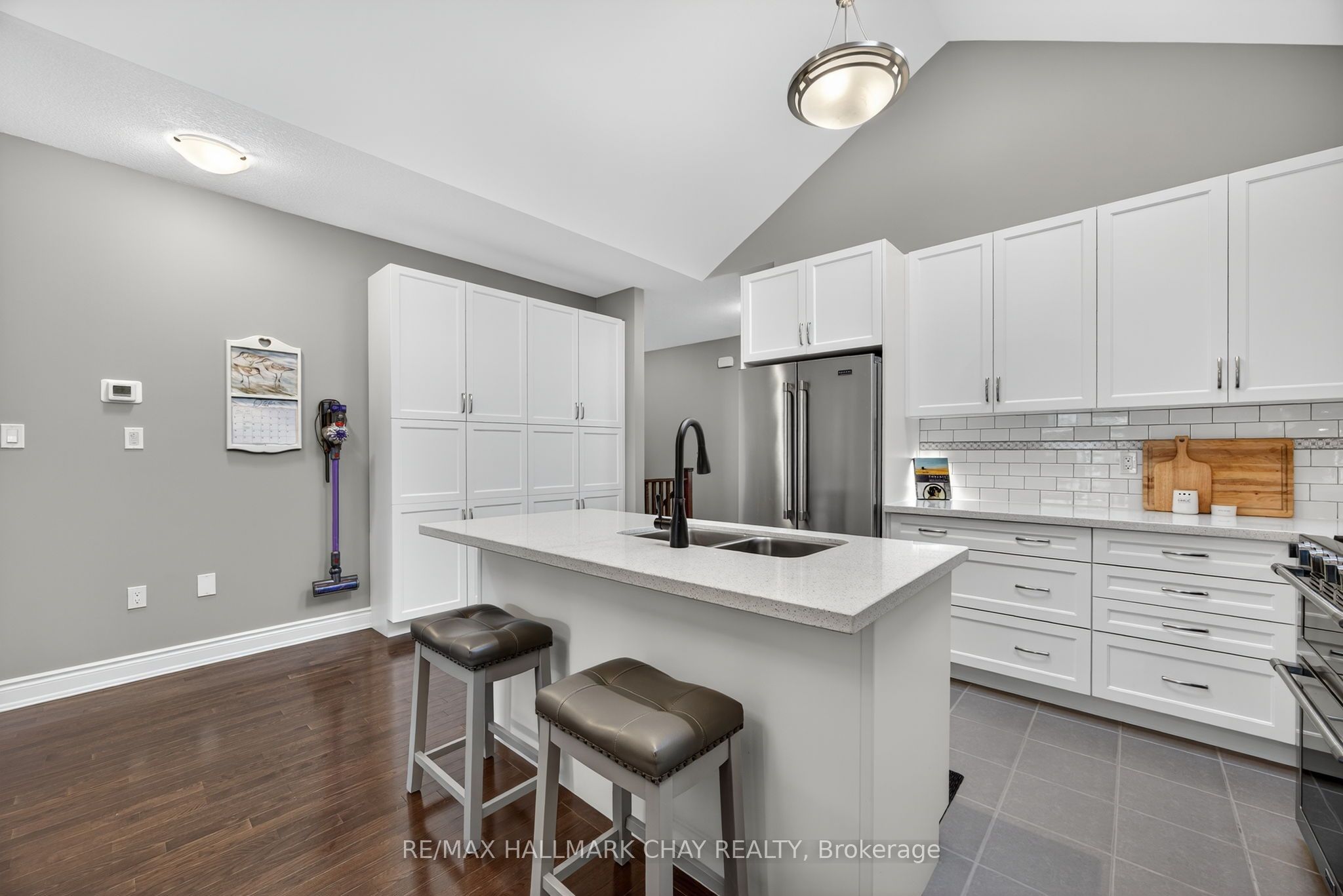 63 Summerhill Drive, New Tecumseth, ON L9R 0S8 photo 5