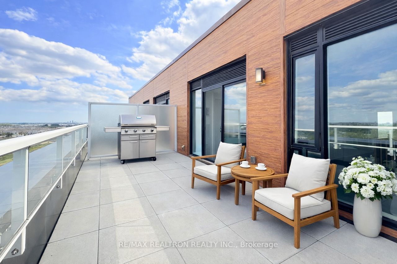 6 David Eyer Road PH915, Richmond Hill, ON L4S 0N5 photo 4
