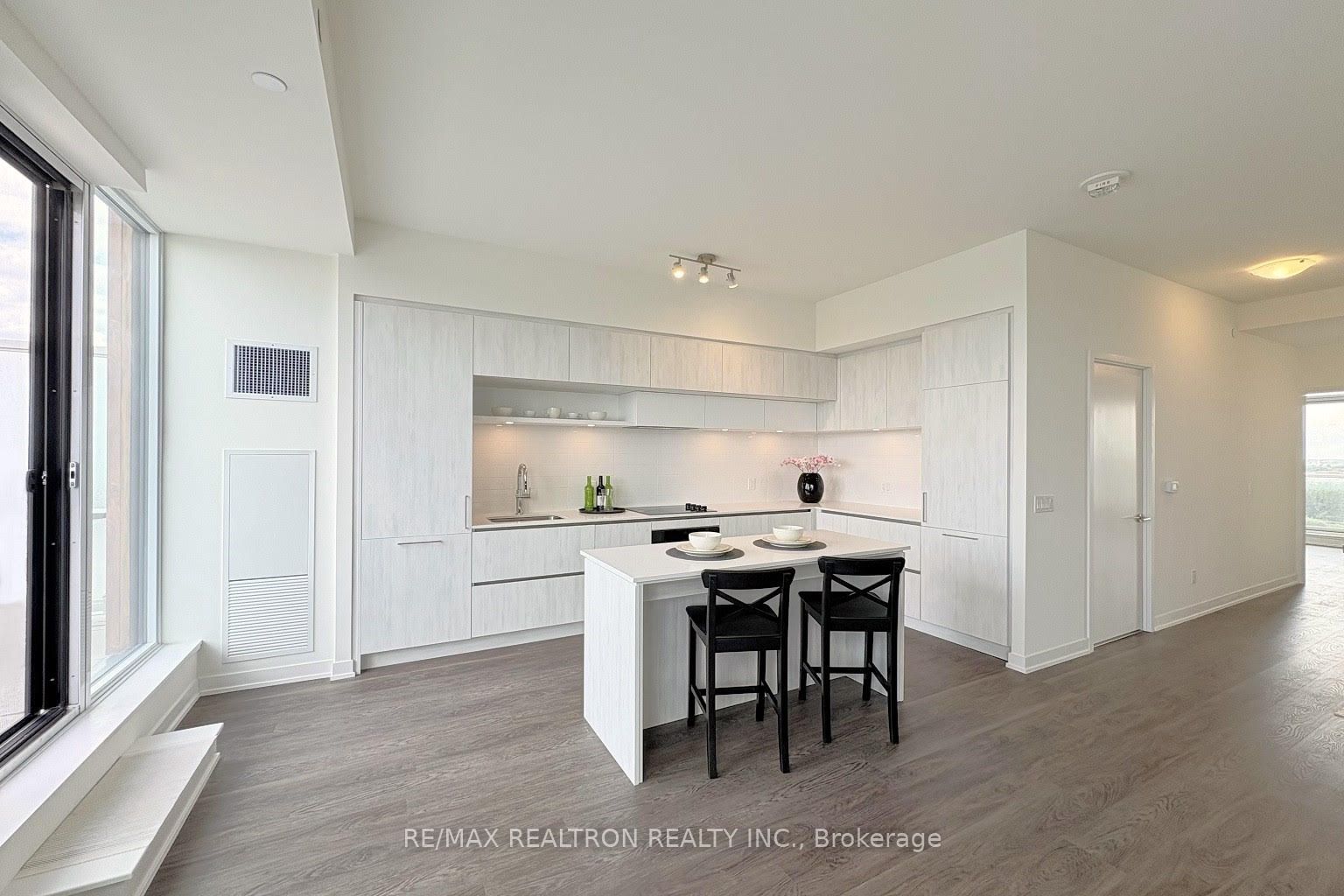 6 David Eyer Road PH915, Richmond Hill, ON L4S 0N5 photo 5