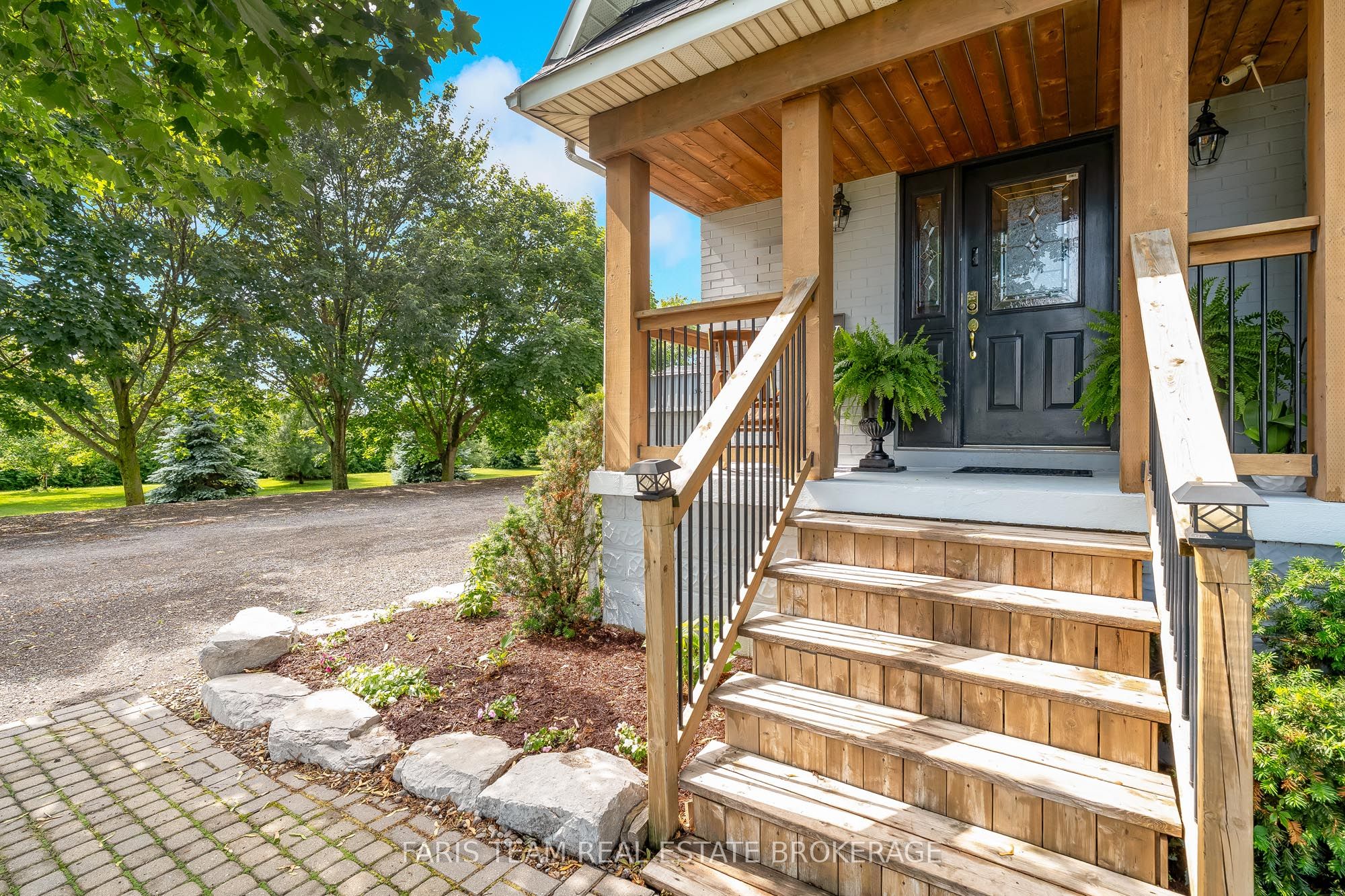 300 Juliana Road, King, ON L3Y 4V9 photo 3