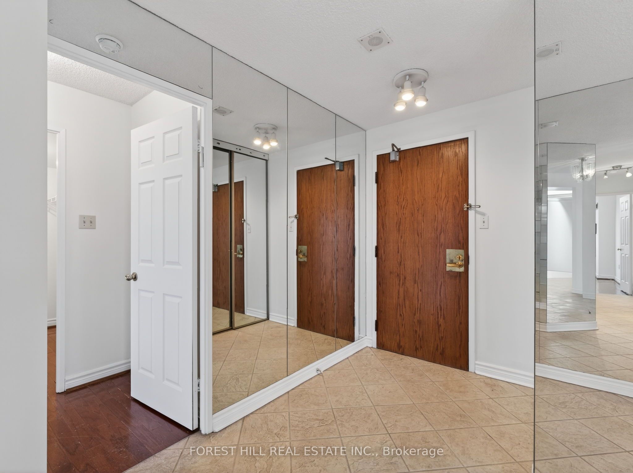 343 Clark Avenue W 203, Vaughan, ON L4J 7K5 photo 3