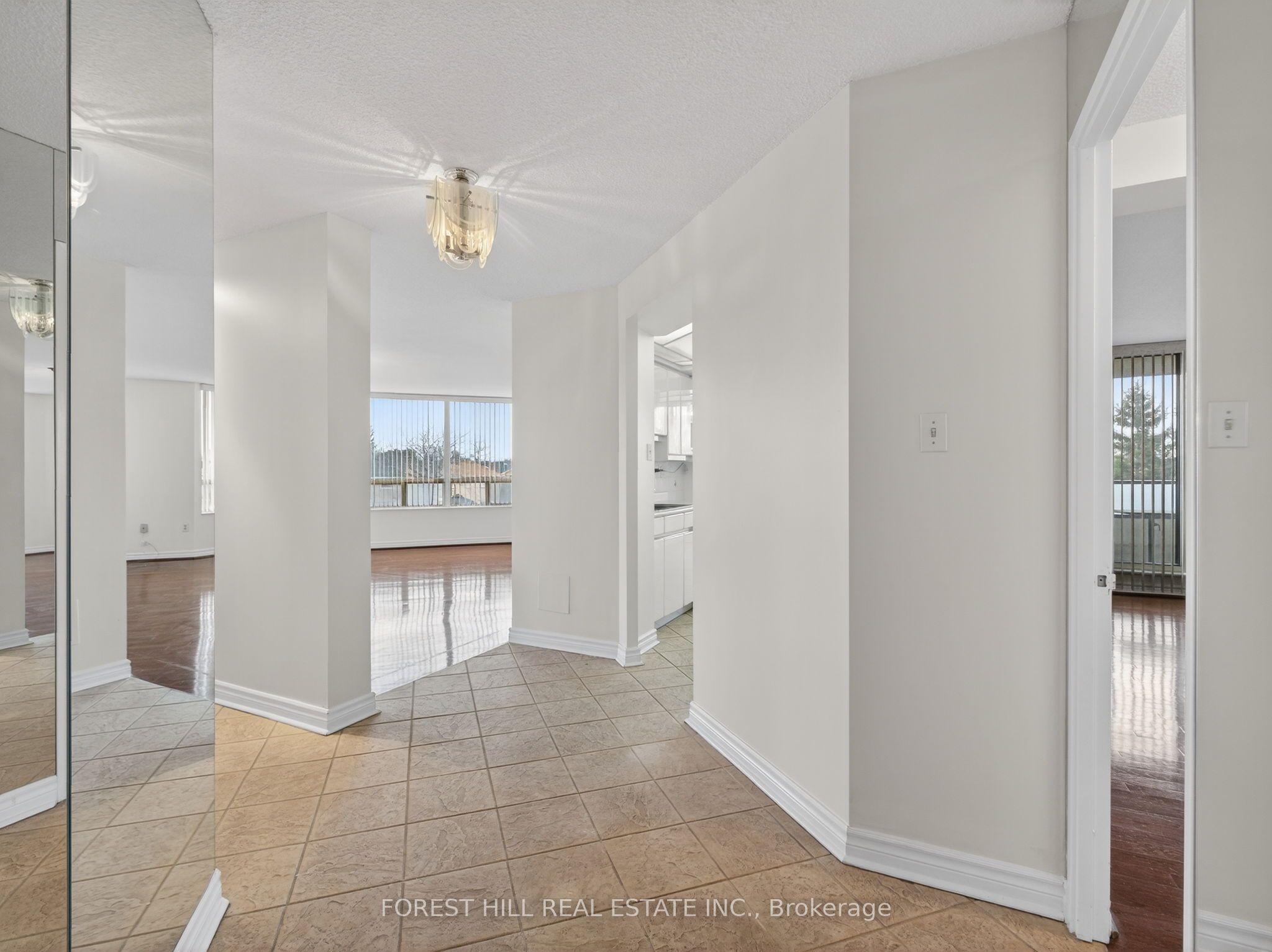 343 Clark Avenue W 203, Vaughan, ON L4J 7K5 photo 5