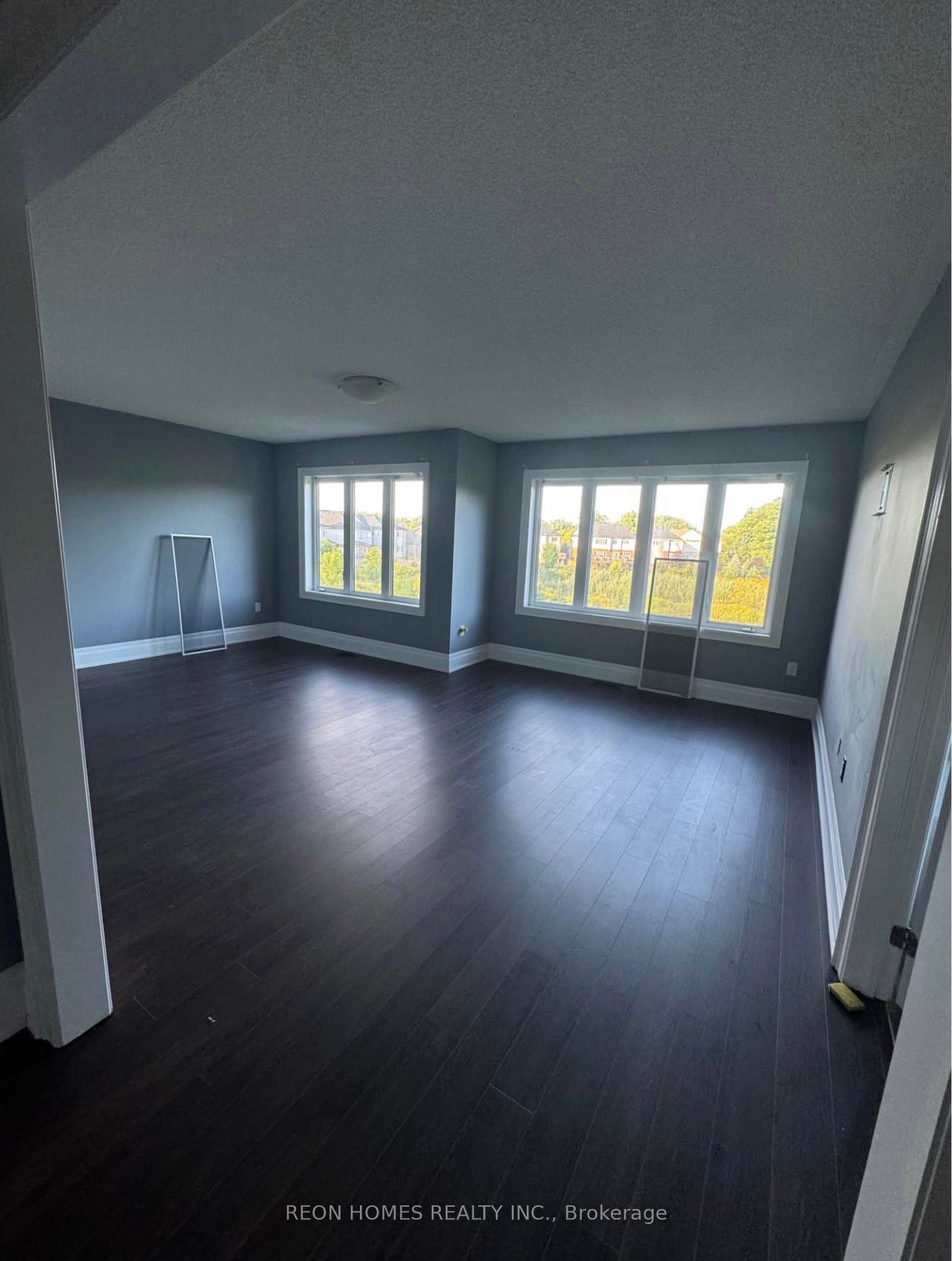 98 Decarolis Crescent, Essa, ON L0M 1B4 photo 2