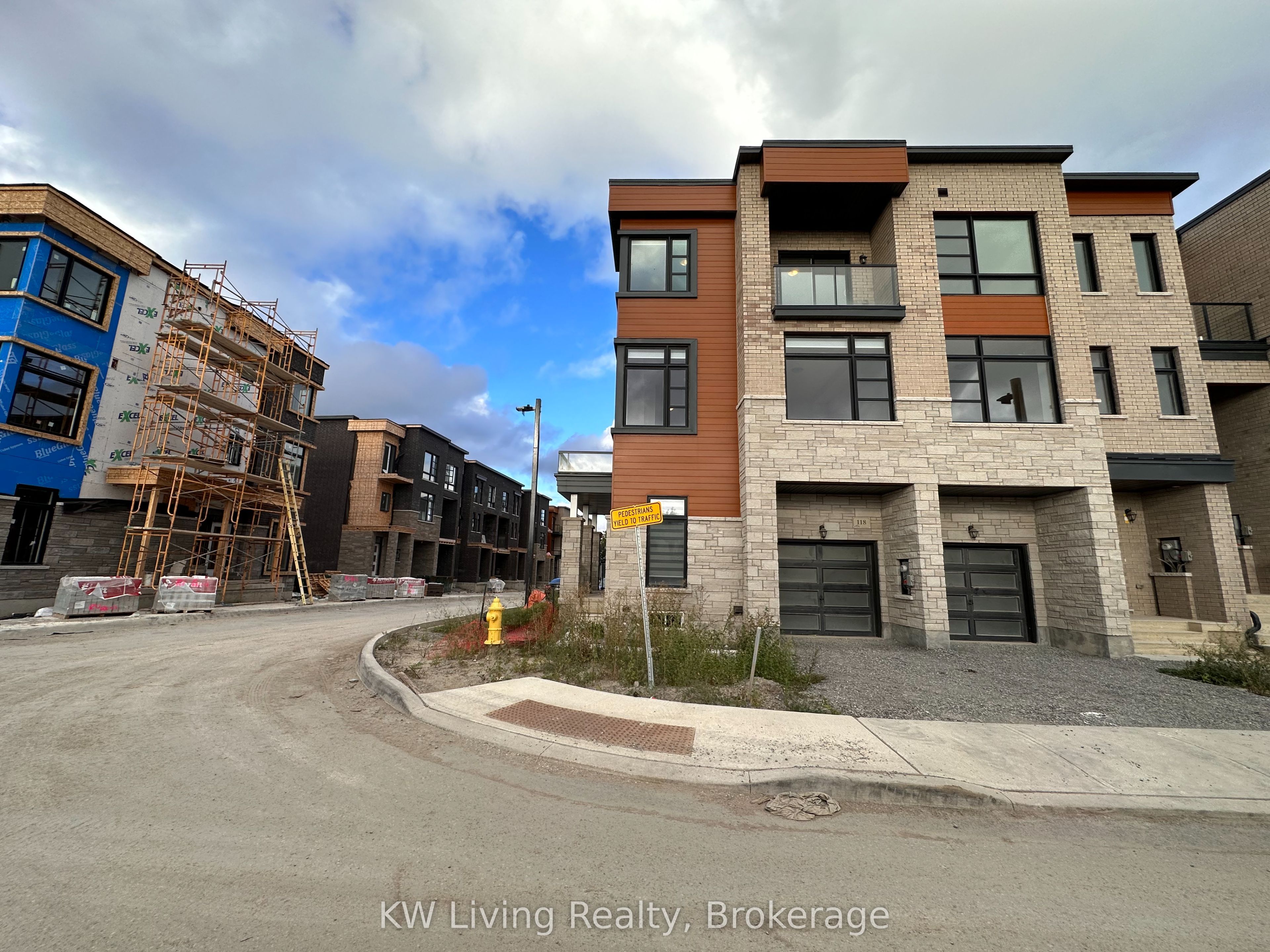 118 Wascana Road, Vaughan, ON L4H 5G9 photo 2