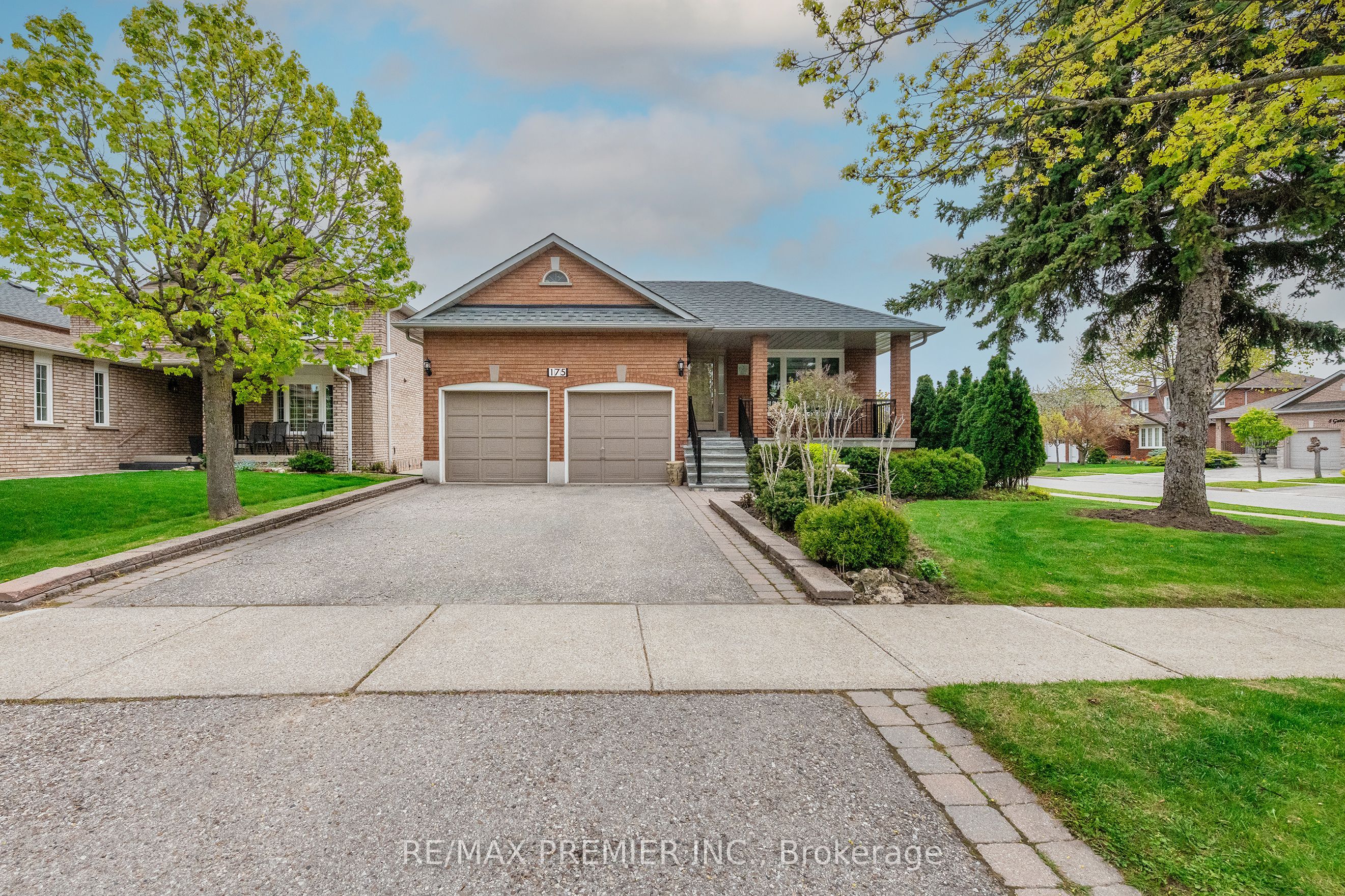 175 Medallion Boulevard, Vaughan, ON L4L 8R7 photo 2
