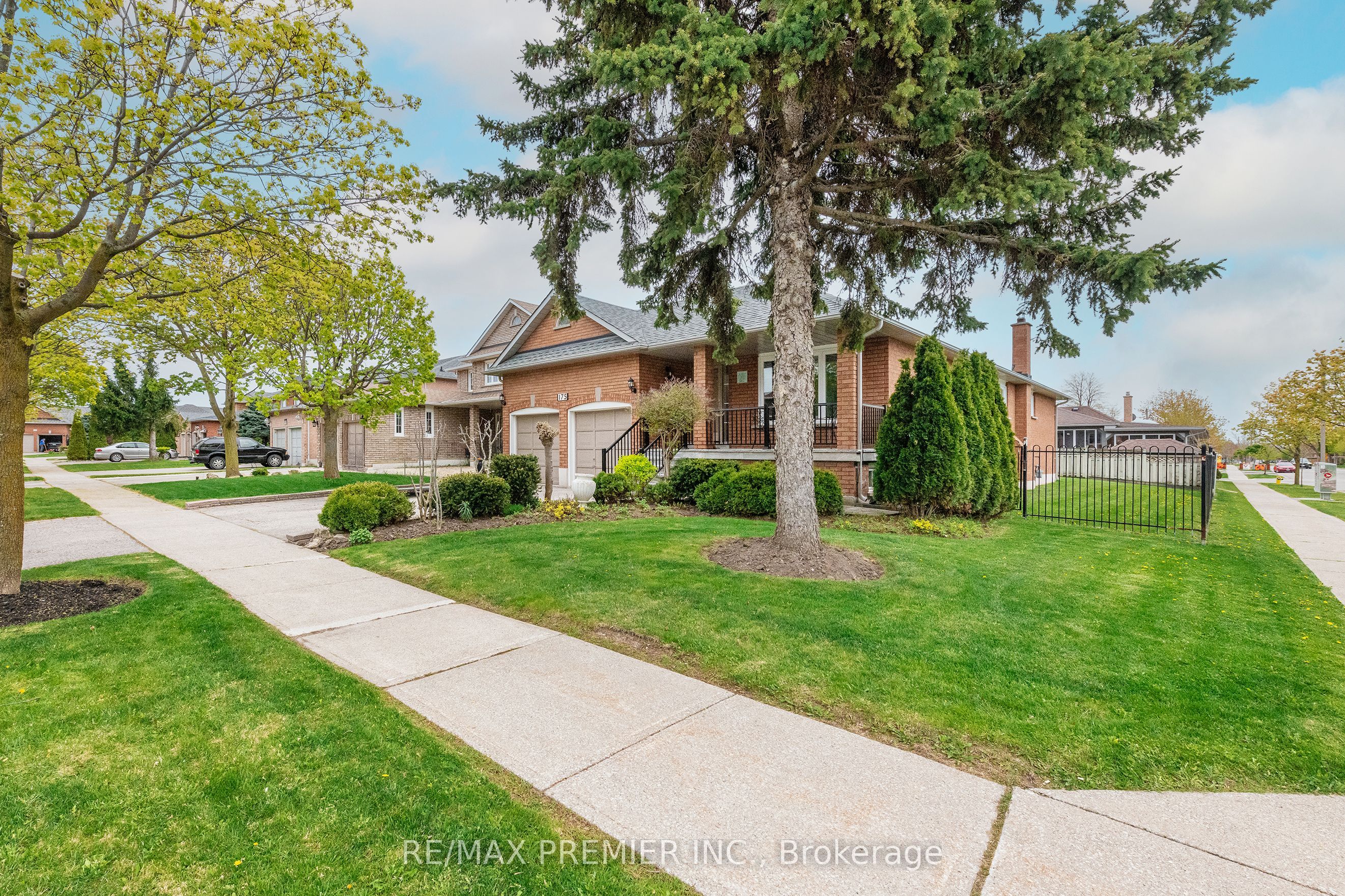 175 Medallion Boulevard, Vaughan, ON L4L 8R7 photo 3
