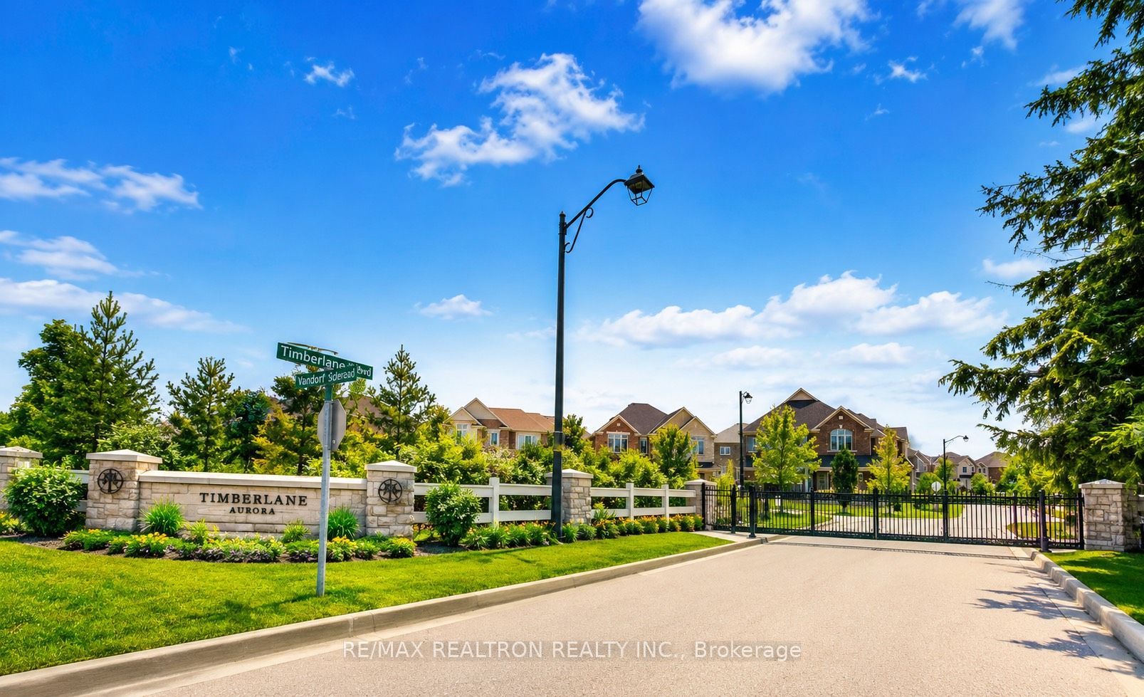 51 Ken Sinclair Crescent, Aurora, ON L4G 3J1 photo 2