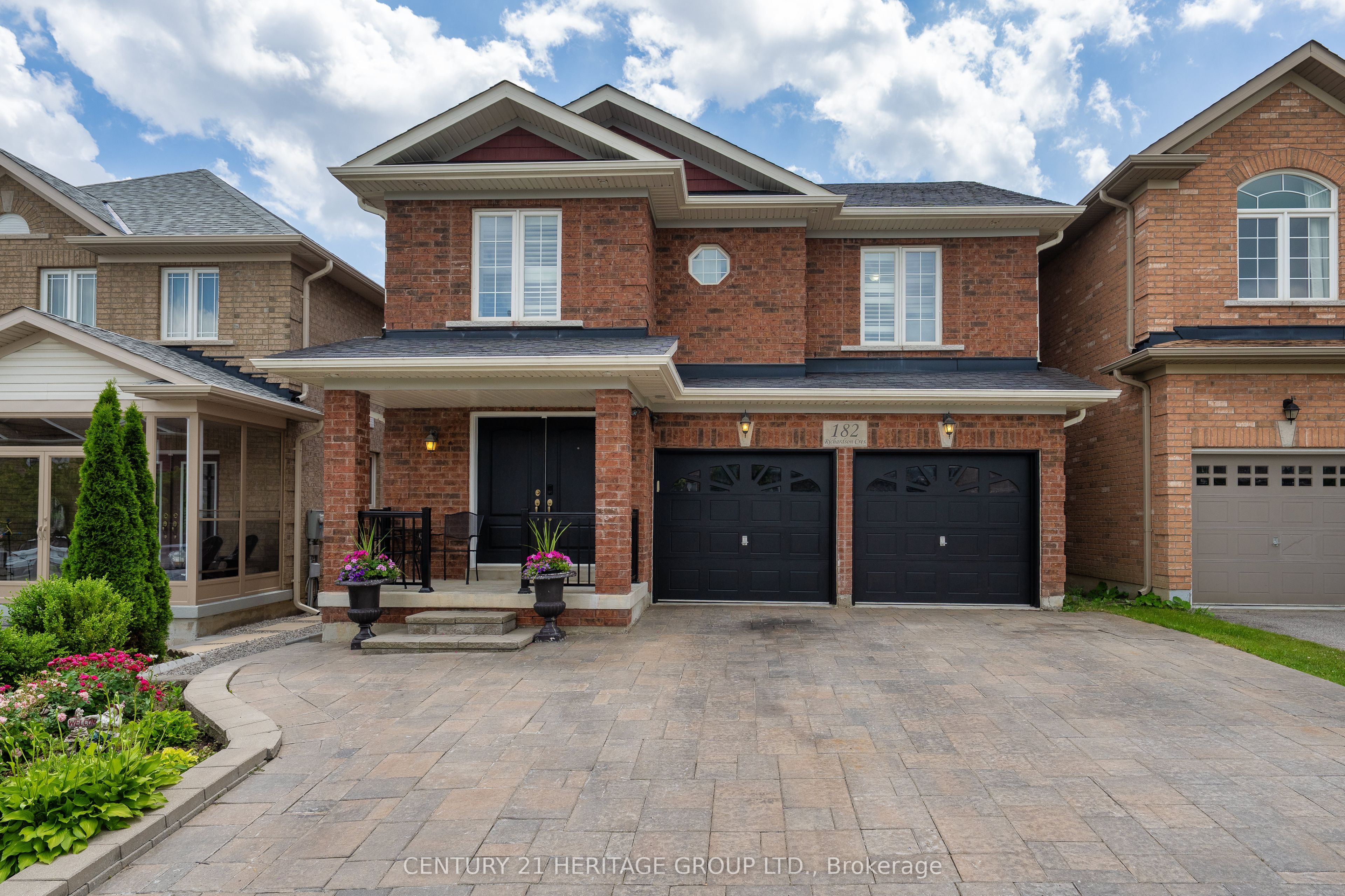 182 Richardson Crescent, Bradford West Gwillimbury, ON L3Z 0N5 photo 2