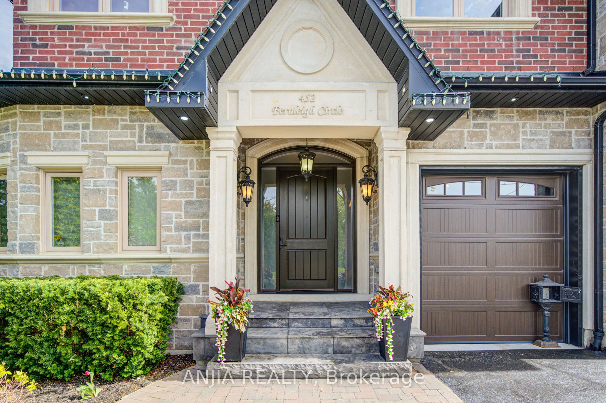 452 Fernleigh Circle S, Richmond Hill, ON L4C 1E6 photo 2