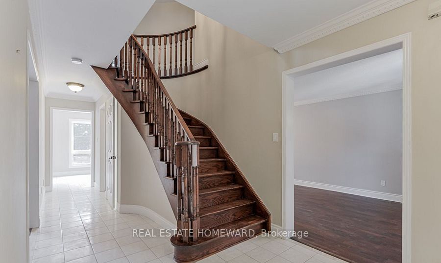 822 Firth Court Main2nd, Newmarket, ON L3Y 8H7 photo 3