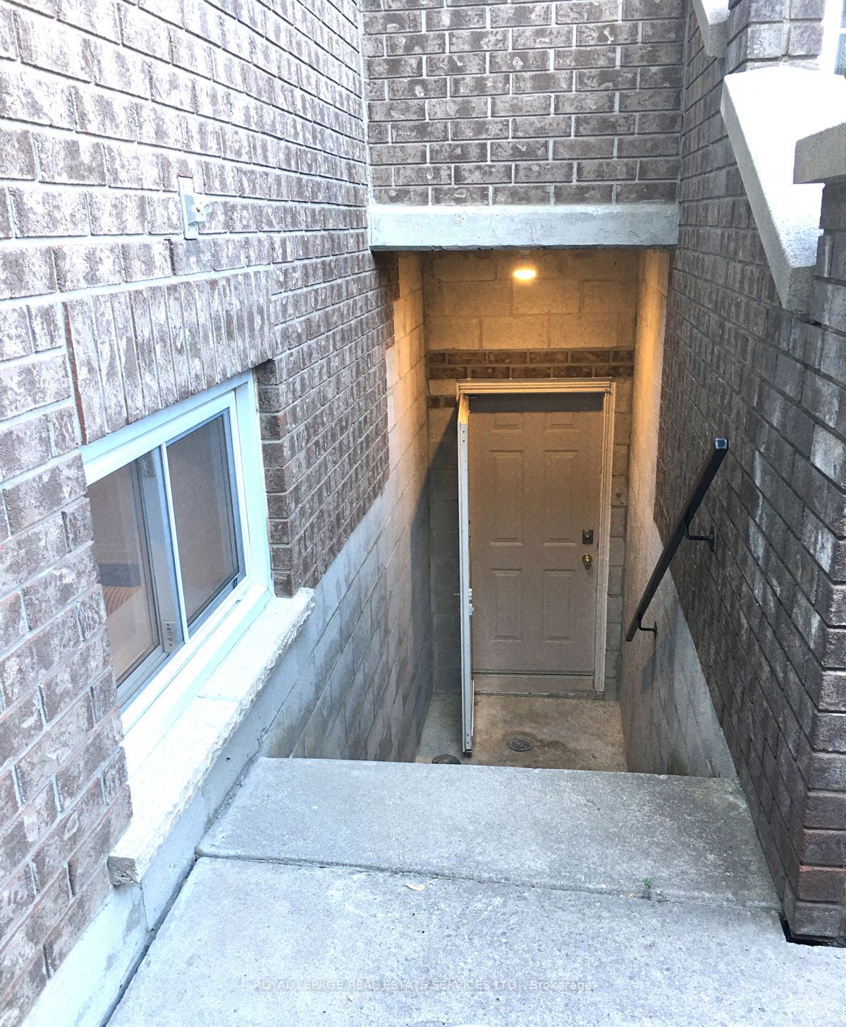 71 Stockdale Crescent, Richmond Hill, ON L4C 3T1 photo 3