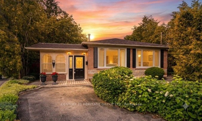 129 Bolton Avenue, Newmarket, ON L3Y 2X3