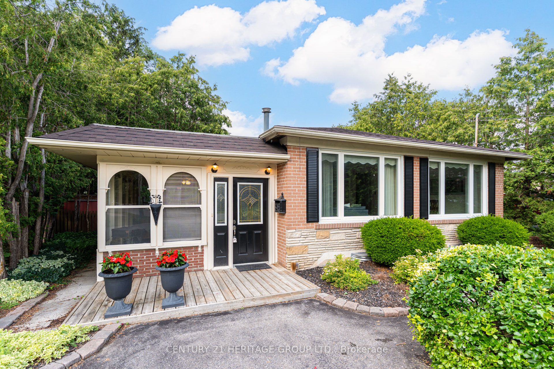 129 Bolton Avenue, Newmarket, ON L3Y 2X3 photo 3