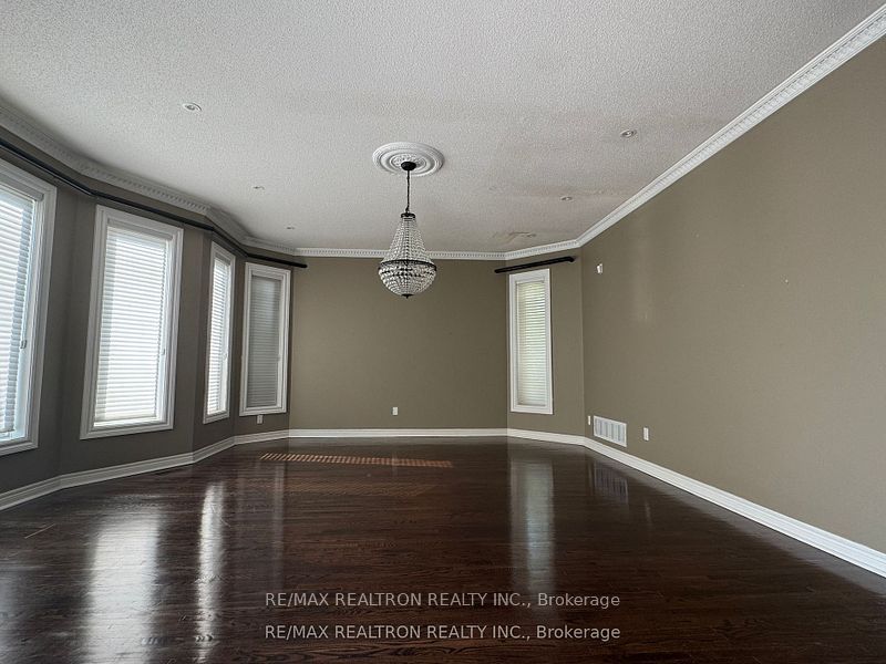 21 Goldring Crescent, Markham, ON L6C 1Y6 photo 5