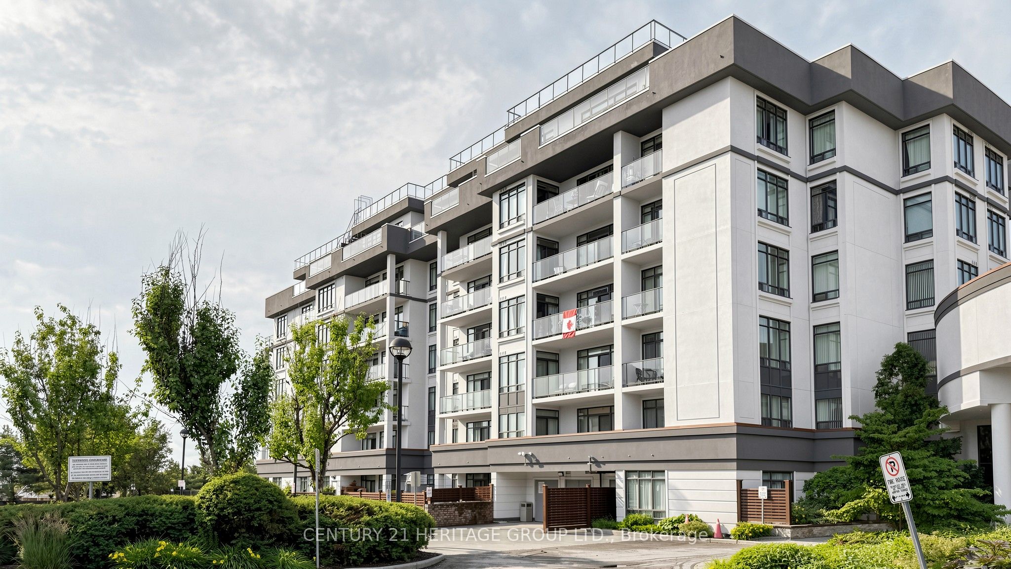11121 Yonge Street 311, Richmond Hill, ON L4C 0S7 photo 2