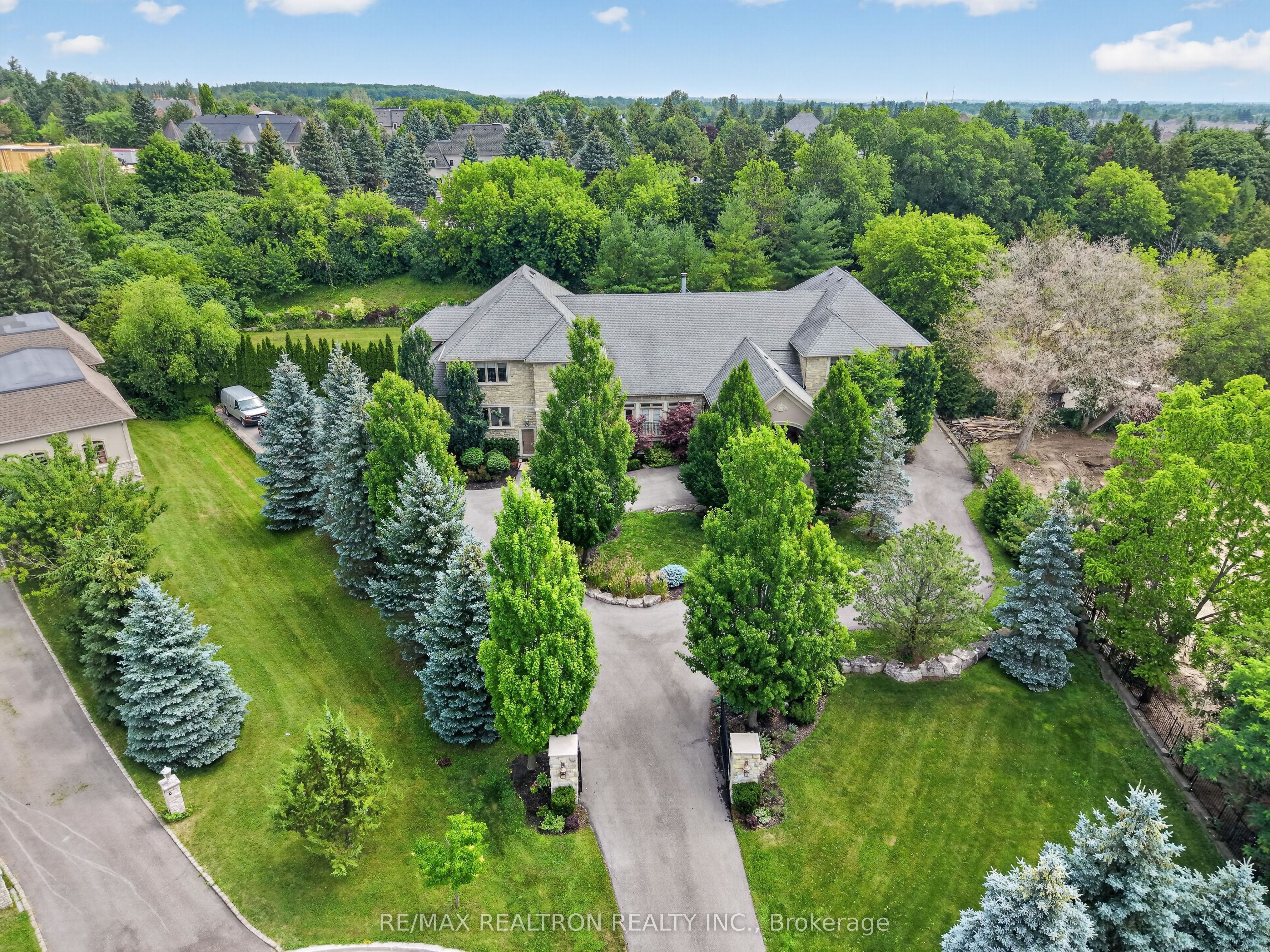 11 Saul Court, Vaughan, ON L6A 3X7 photo 2
