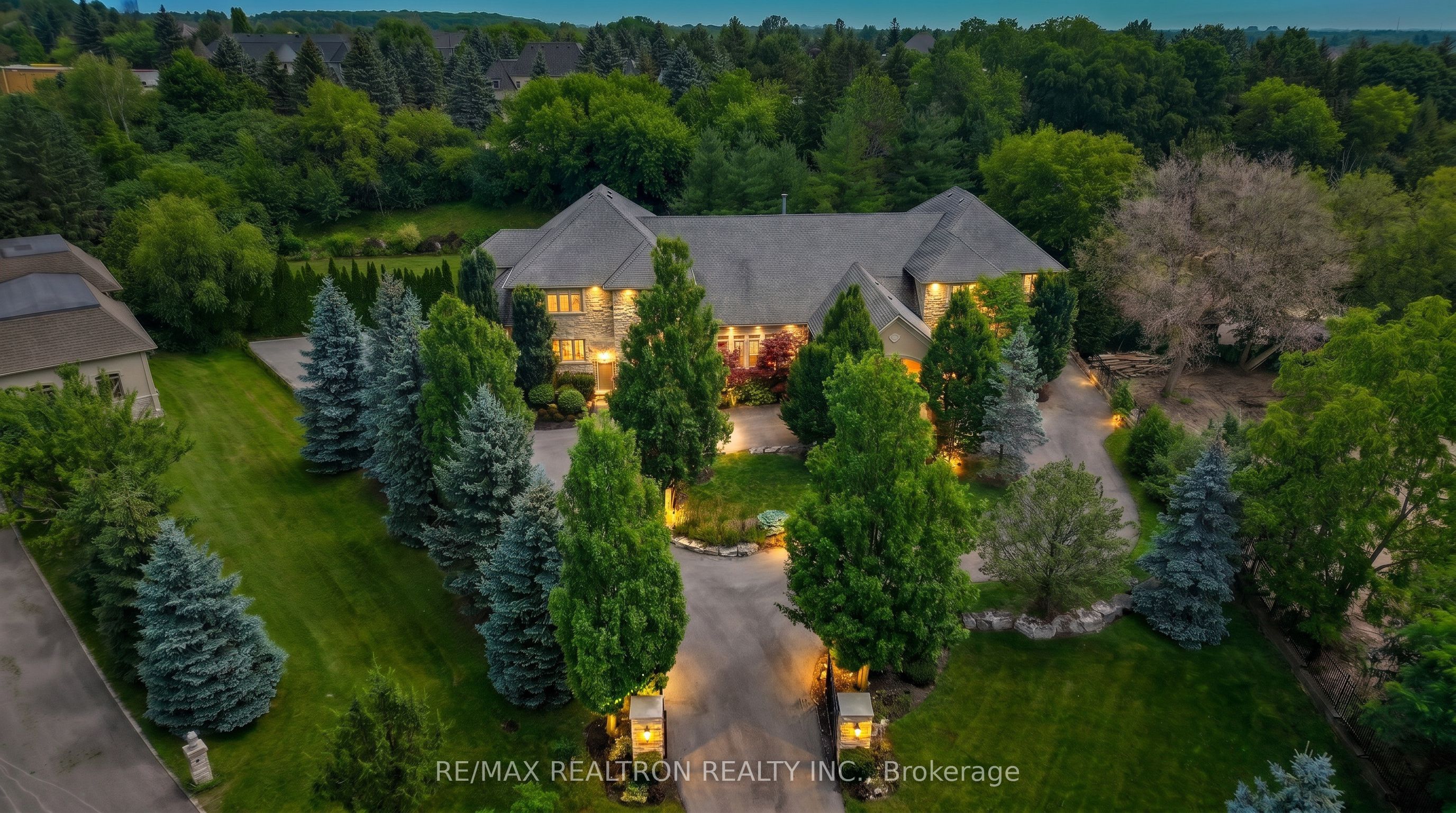 11 Saul Court, Vaughan, ON L6A 3X7 photo 3