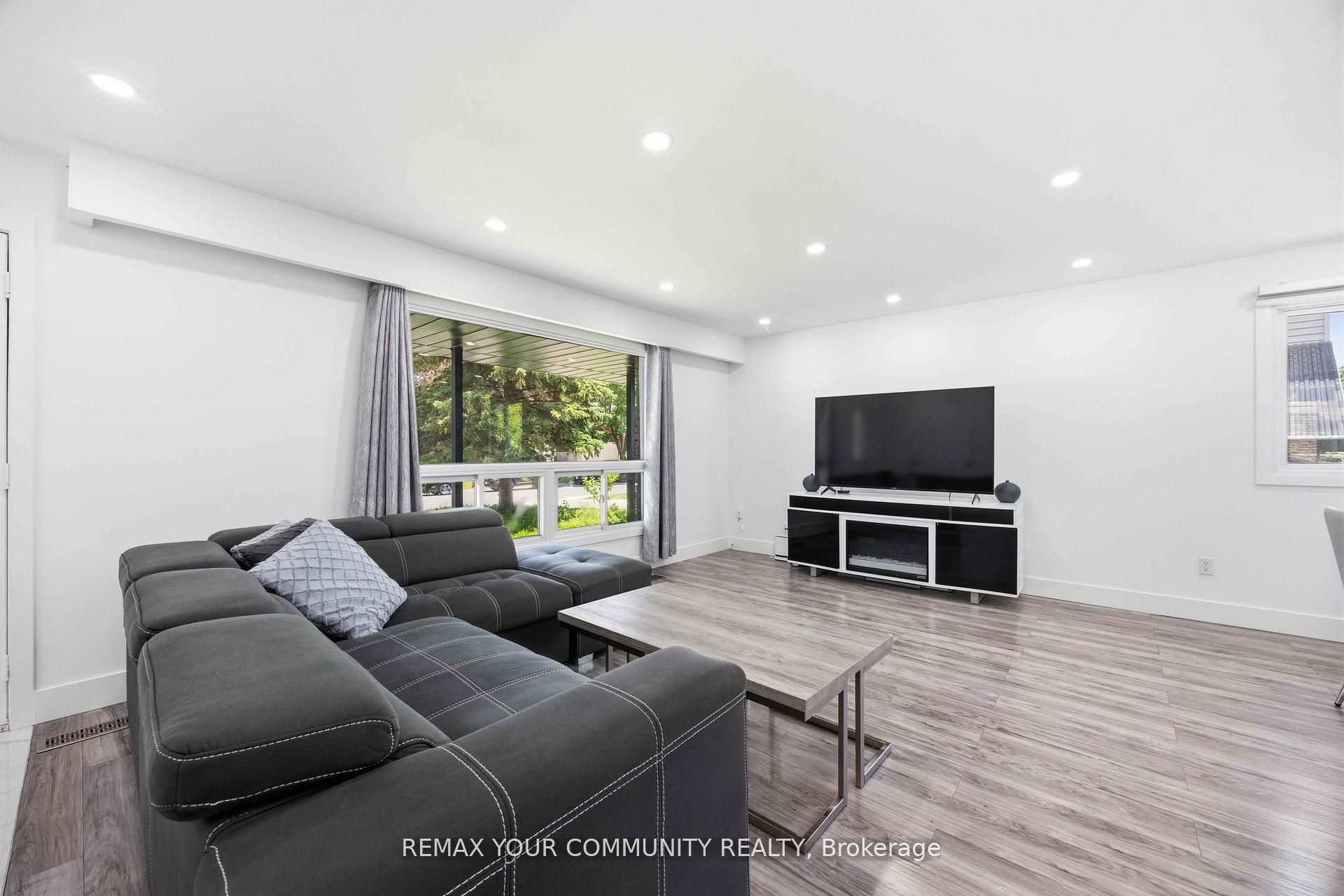 244 East Street, East Gwillimbury, ON L9N 1K8 photo 5