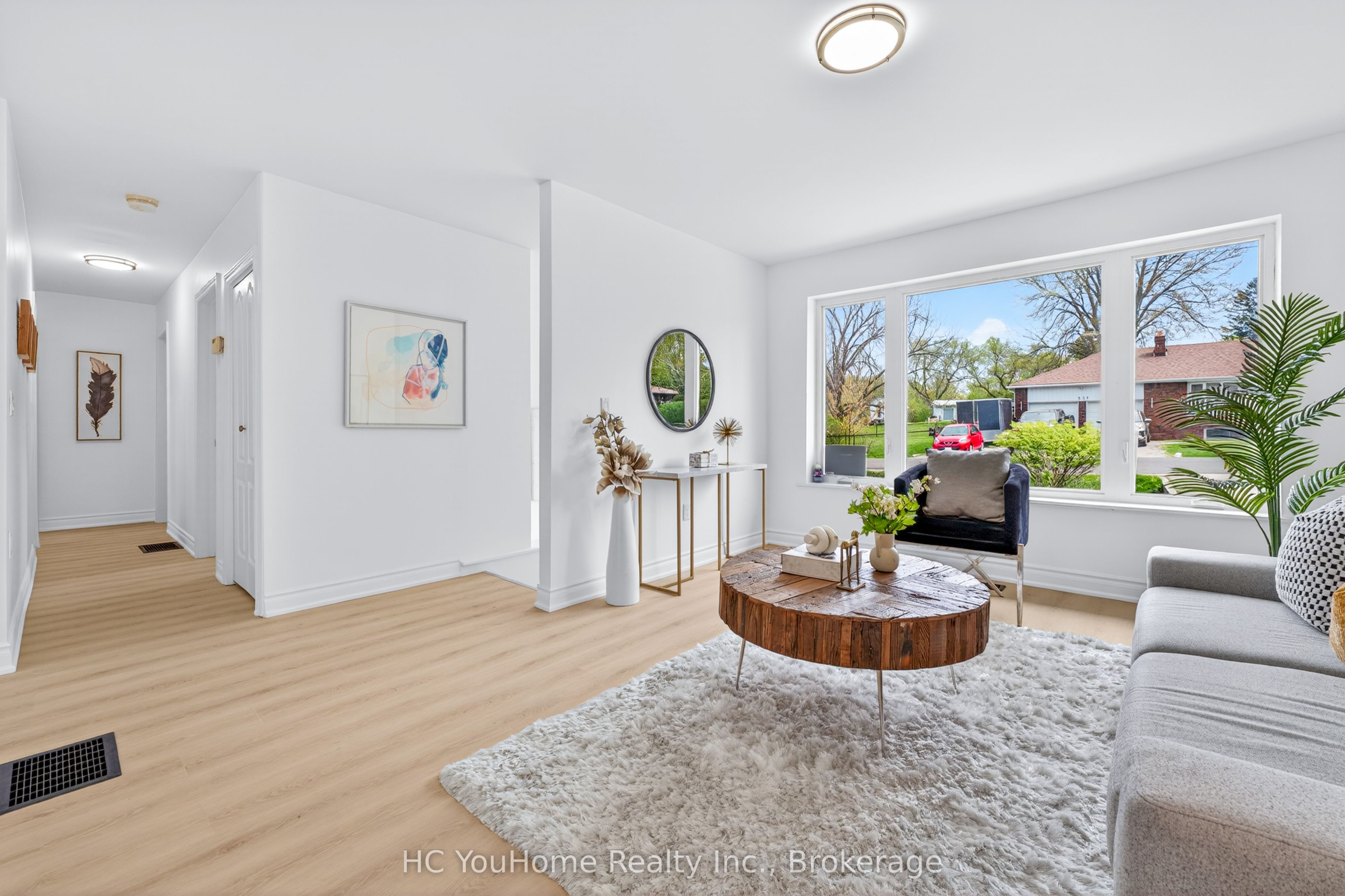 230 East Street, East Gwillimbury, ON L9N 1K8 photo 3