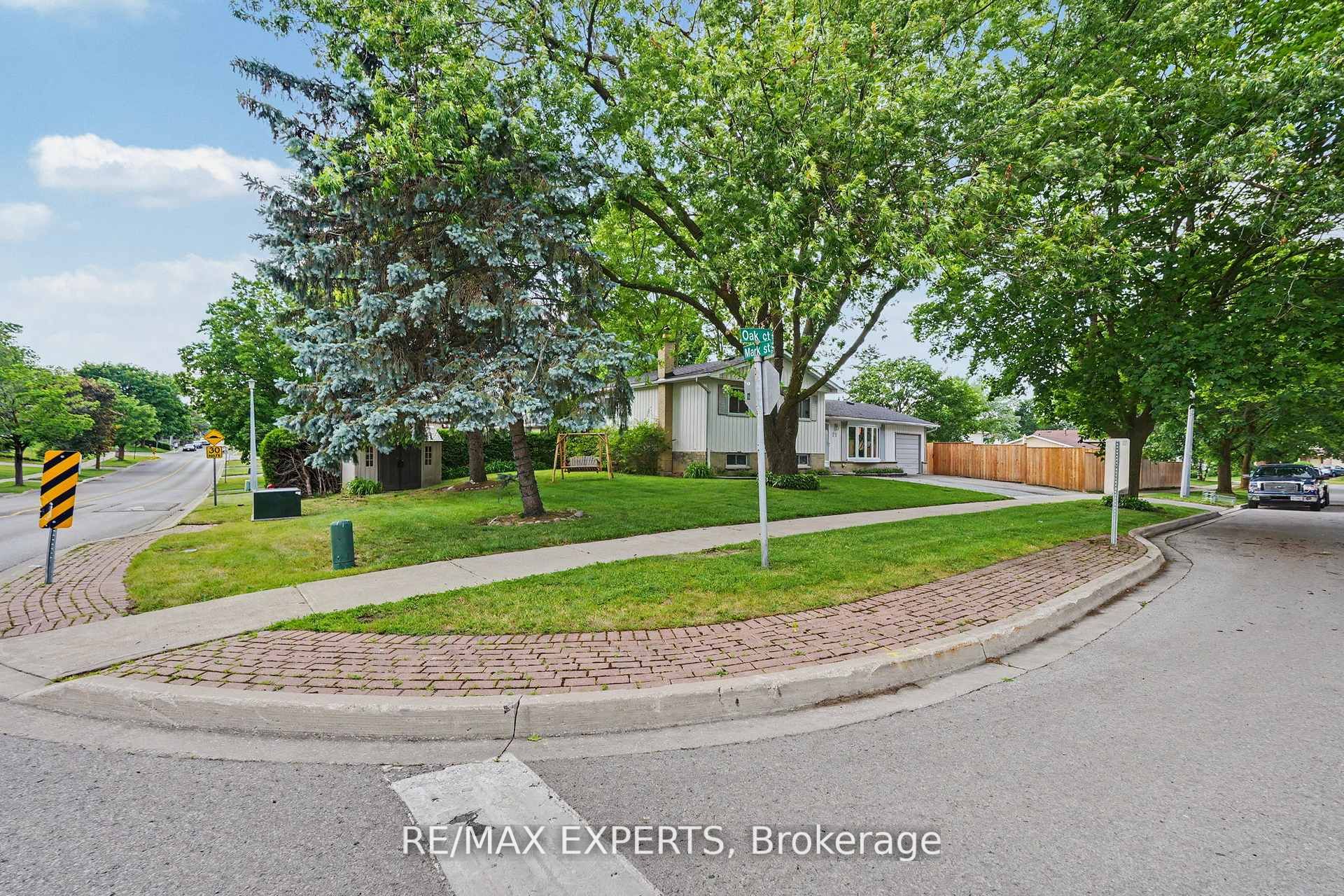 32 Oak Court, Aurora, ON L4G 3J6 photo 5