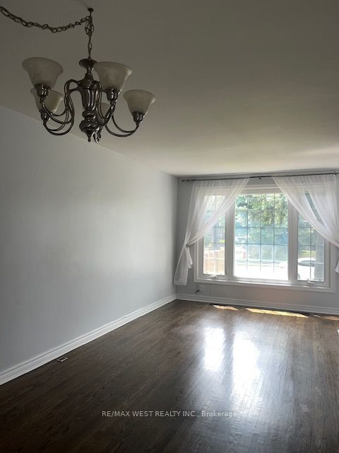 241 Ashlar Road, Richmond Hill, ON L4C 2W7 photo 4